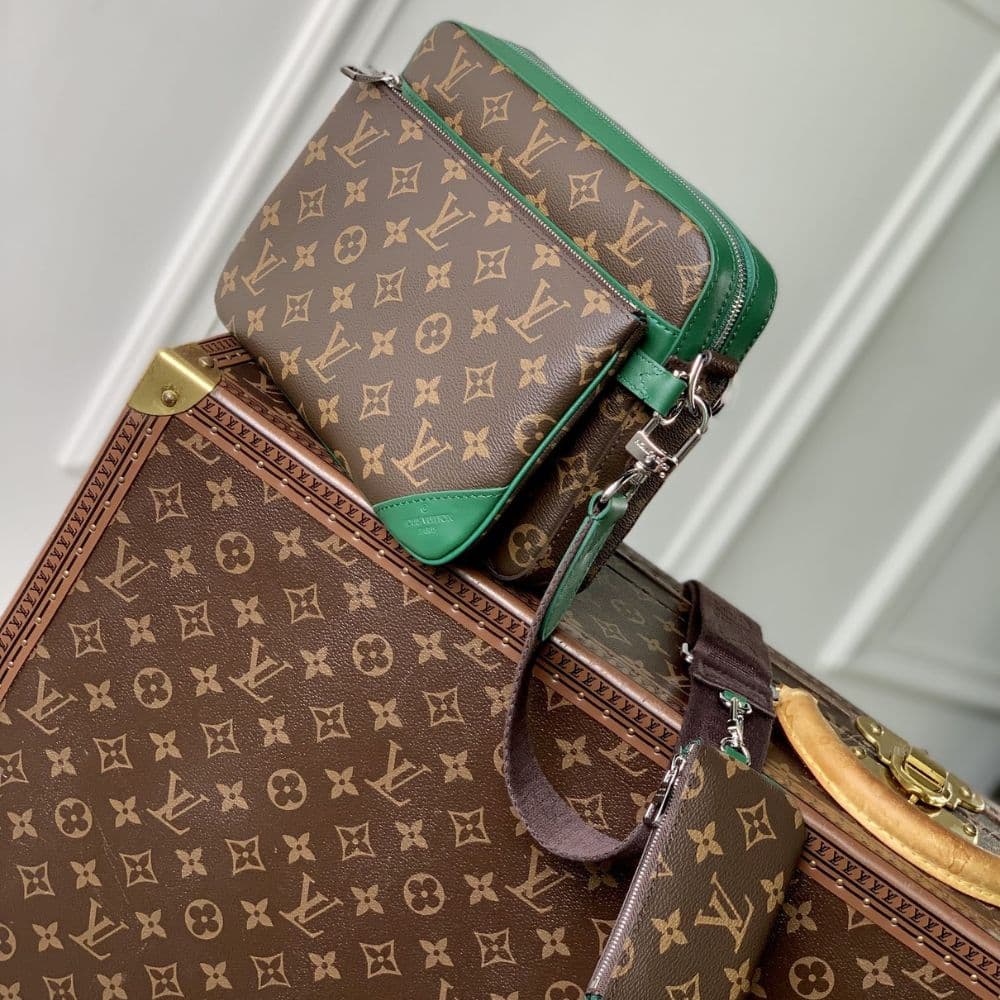 Louis Vuitton Trio Messenger Bag Green 25Cm M12766