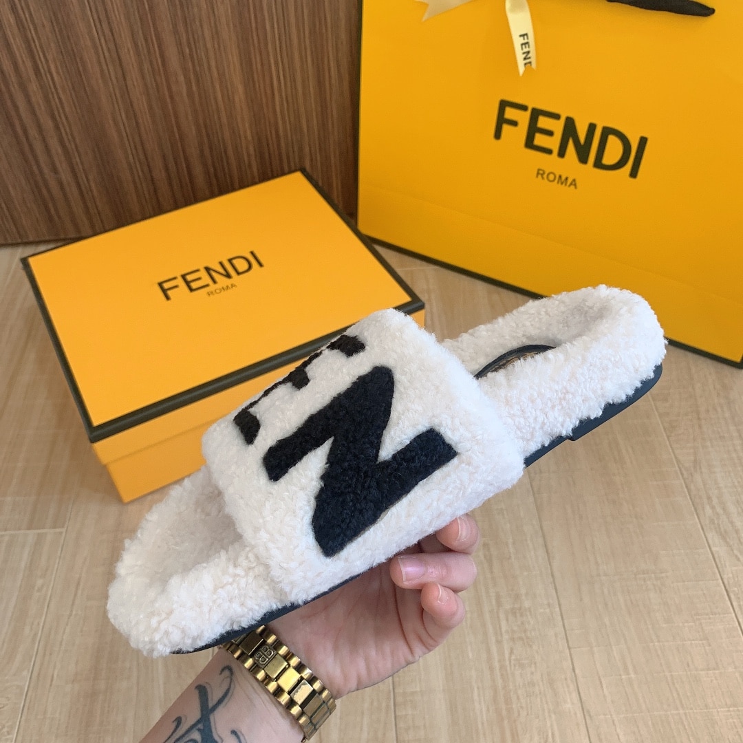 Fendi Fleece Black Text Slippers White