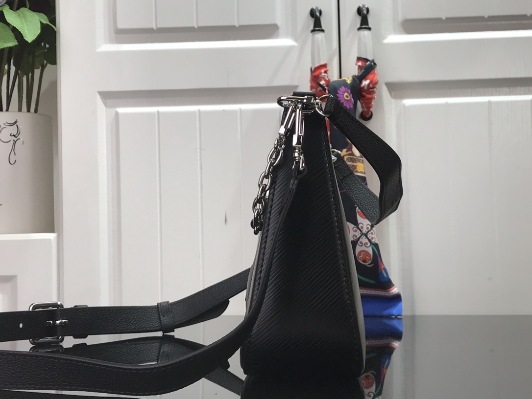 Louis Vuitton Marelle 25Cm Black M80689