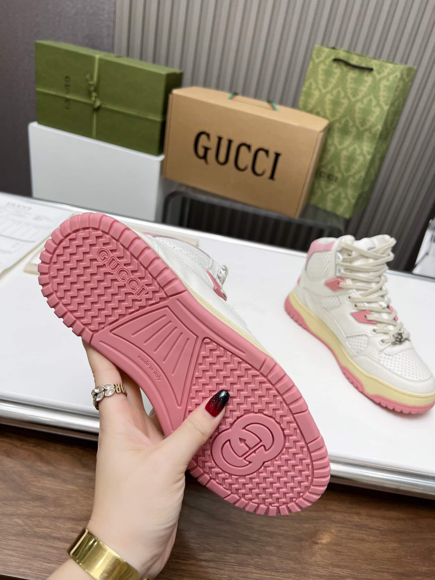 Gucci Women’S High Top Distressed Effect Sneaker Pink