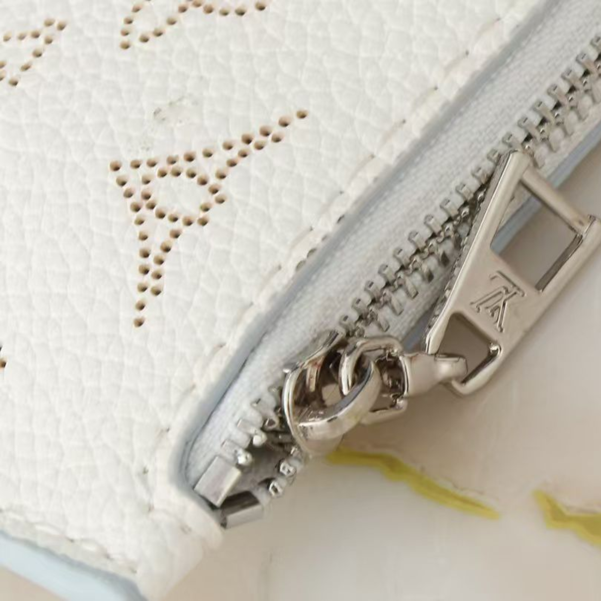Louis Vuitton Blossom Mahina Bag With Lv Circle Motif White 23Cm