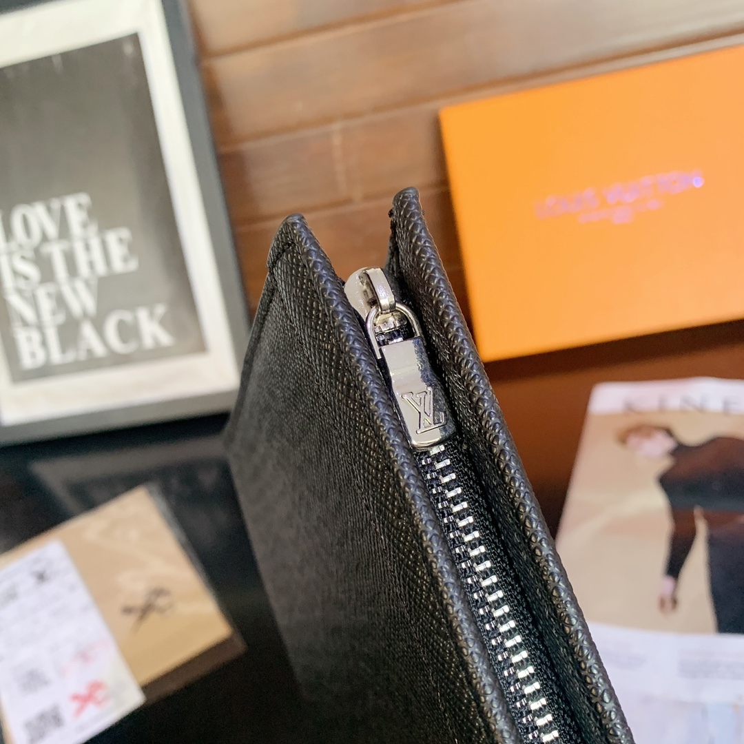 Louis Vuitton Voyage Mm Pochette Black 26Cm M30450 For Men