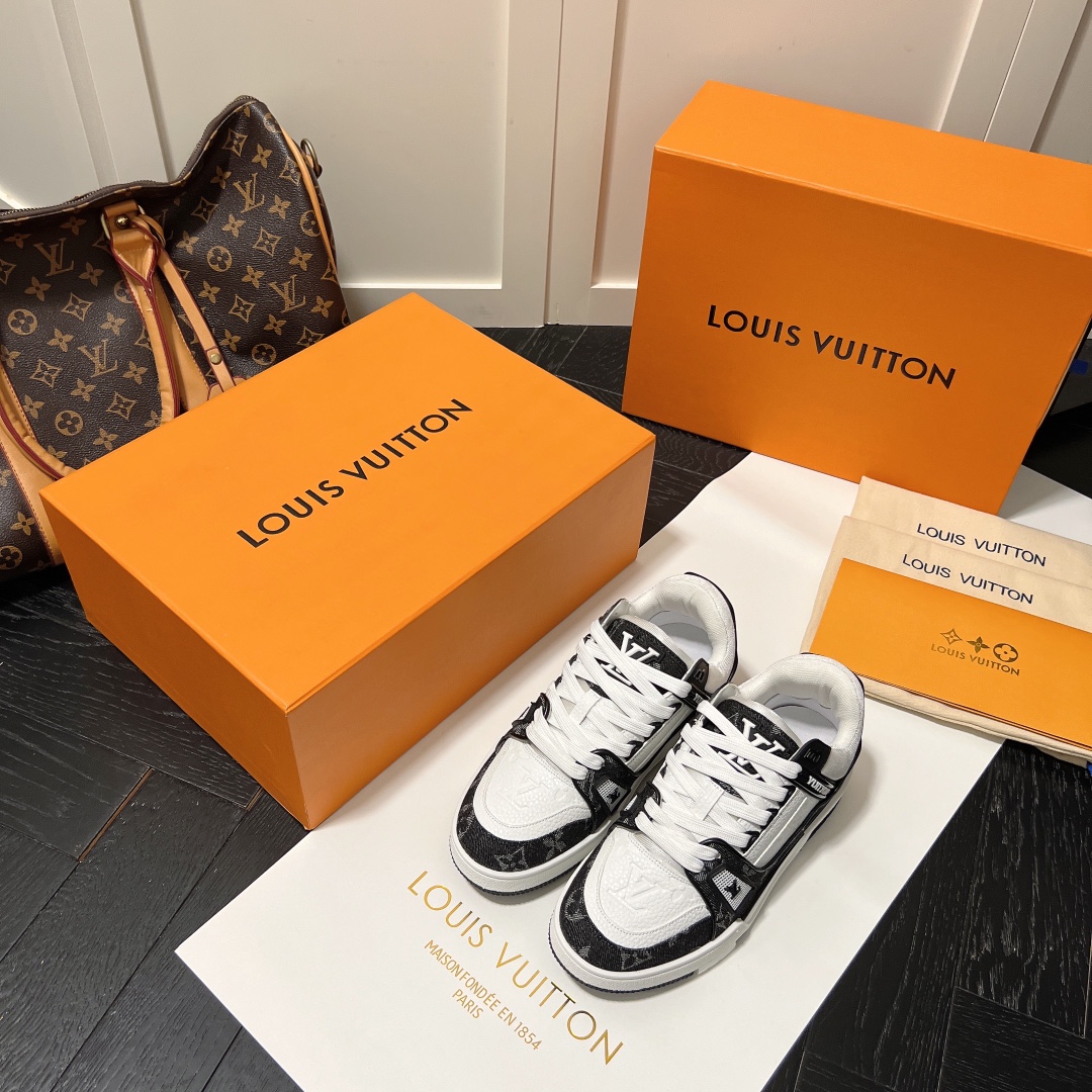 Louis Vuitton Trainer Sneaker Black And White 1A9Jgb