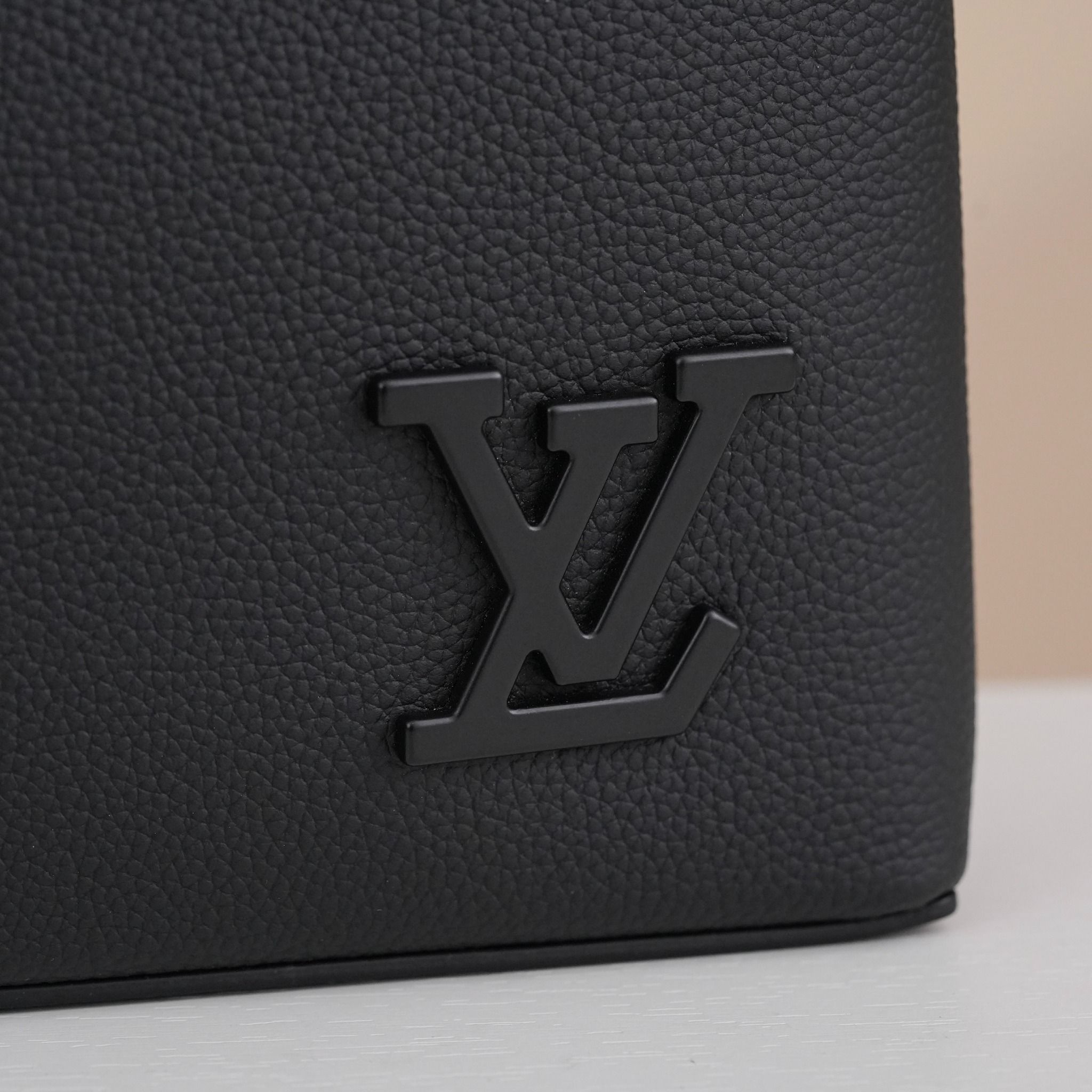 Louis Vuitton Takeoff Pouch Black 30Cm M69837