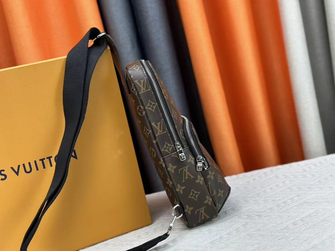 Louis Vuitton Louis Vuitton Avenue Slingbag Monogram Brown 31Cm M45897