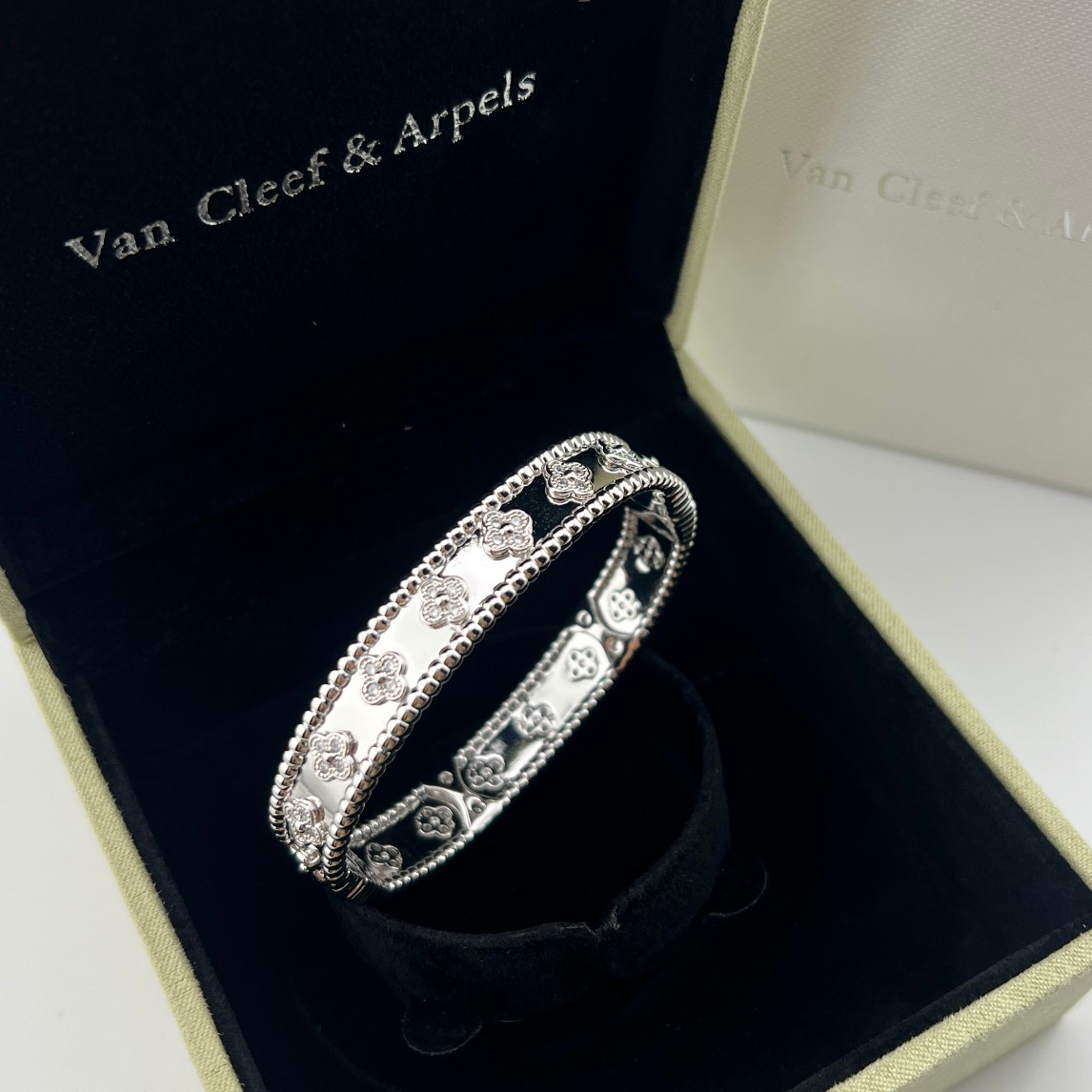 Pavé-set Diamond Kaleidoscope Bracelet