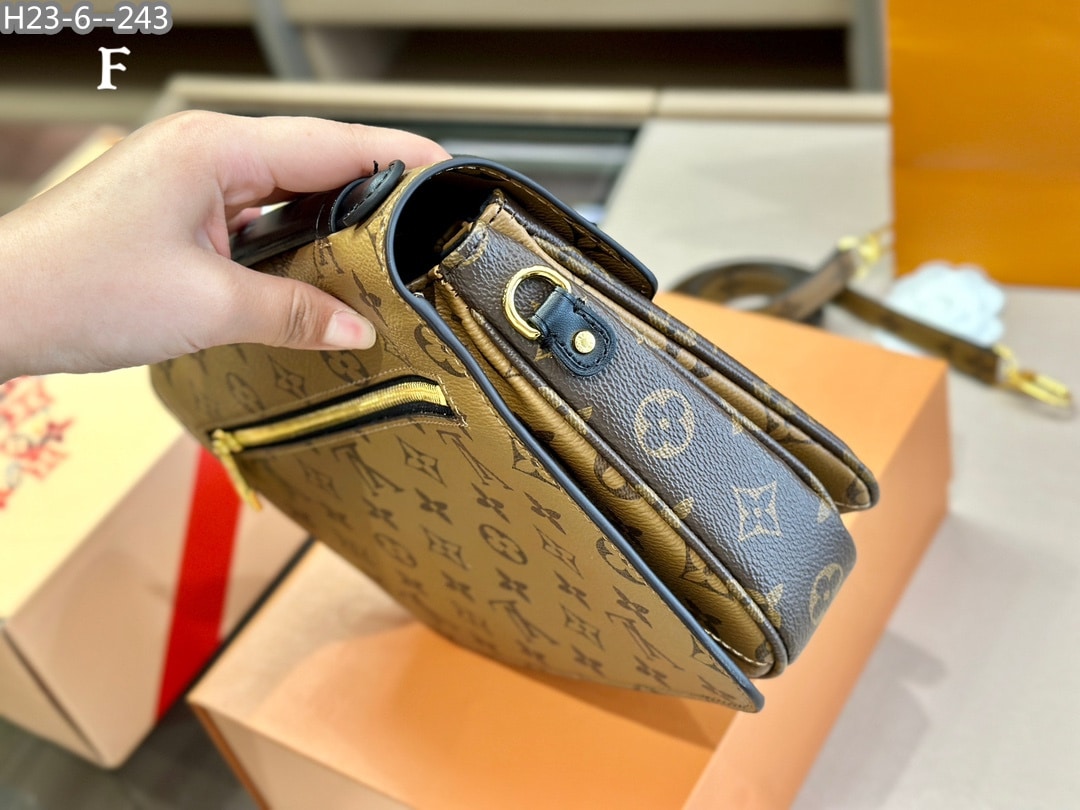 Louis Vuitton Pochette Métis Monogram Reverse 25Cm