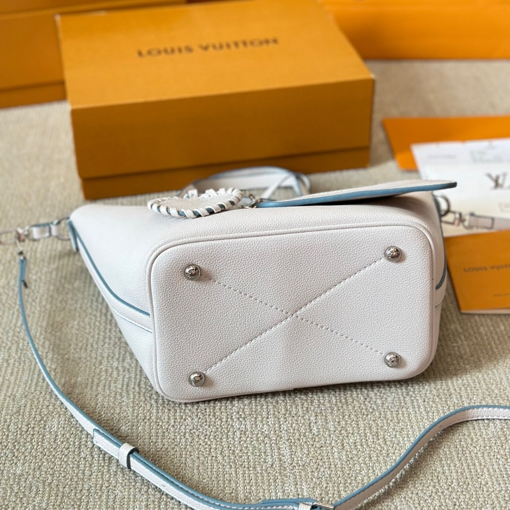 Louis Vuitton Blossom Mahina Bag With Lv Circle Motif White 23Cm