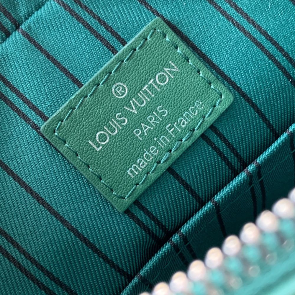 Louis Vuitton Trio Messenger Bag Green 25Cm M12766