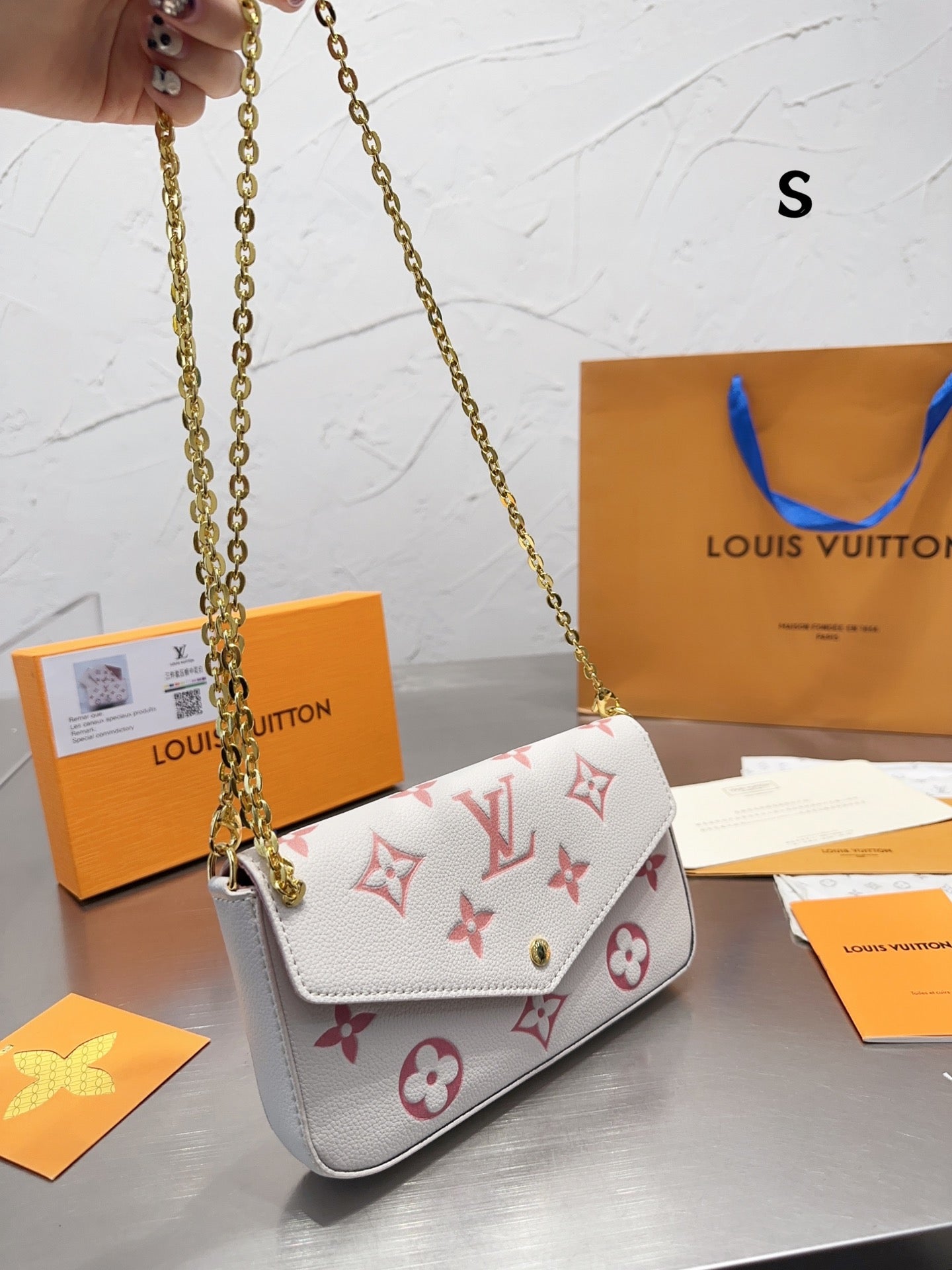 Louis Vuitton Felicie Pochette White And Pink 21Cm M82047