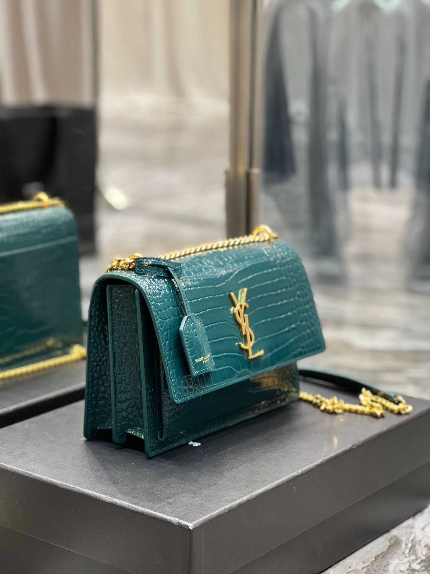 Saint Laurent Sunset Medium Chain Bag In Shiny Leather Mint