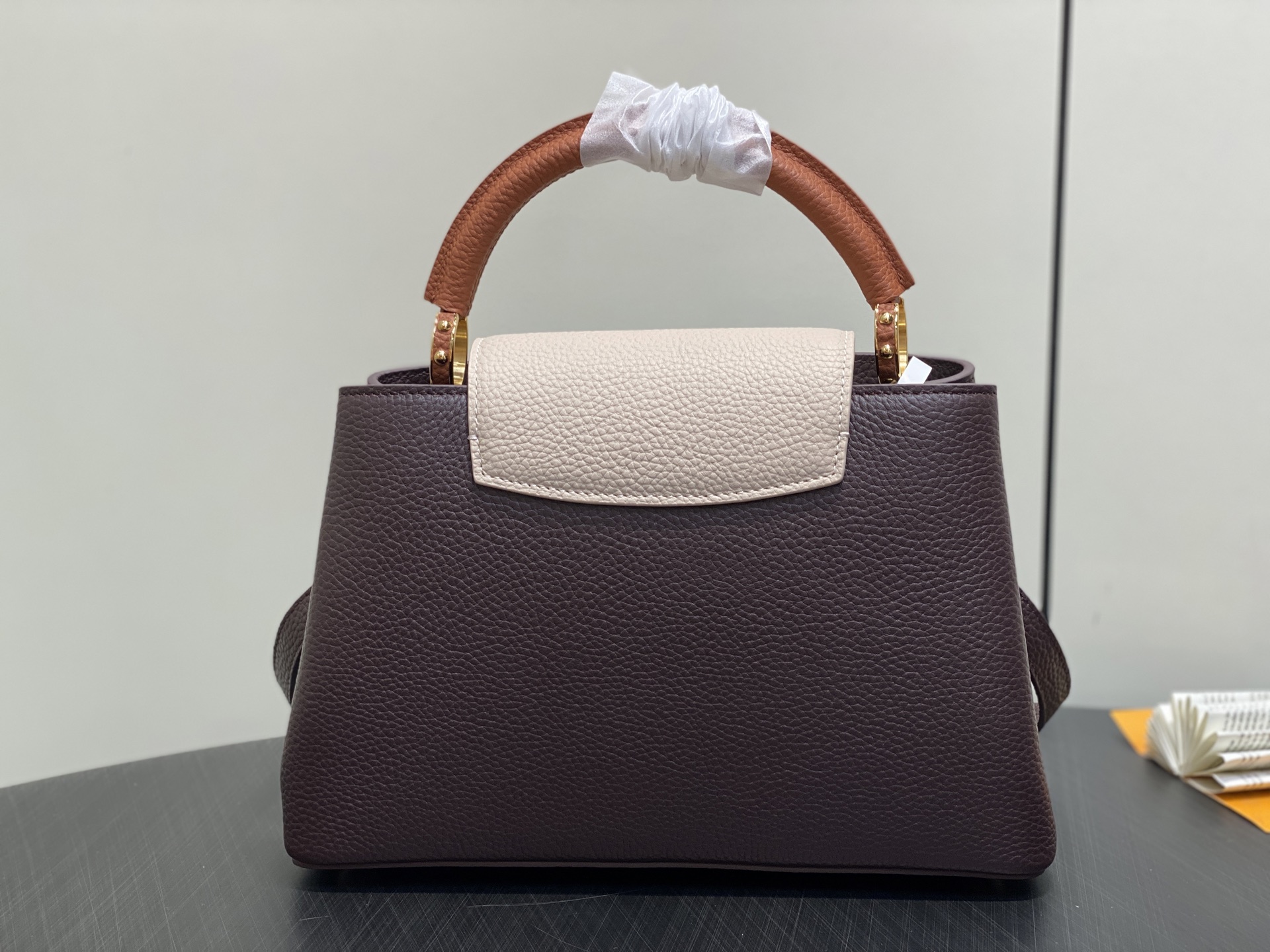 Louis Vuitton Capucines MM M12952 Chocolate 31.5cm/ 12.2in