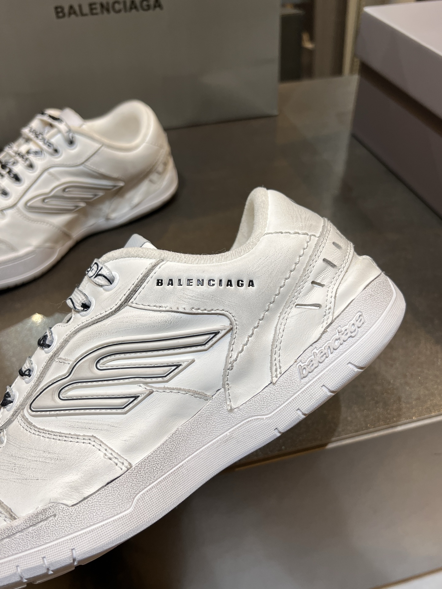 BALENCIAGA  Hamptons Worn-out Sneaker