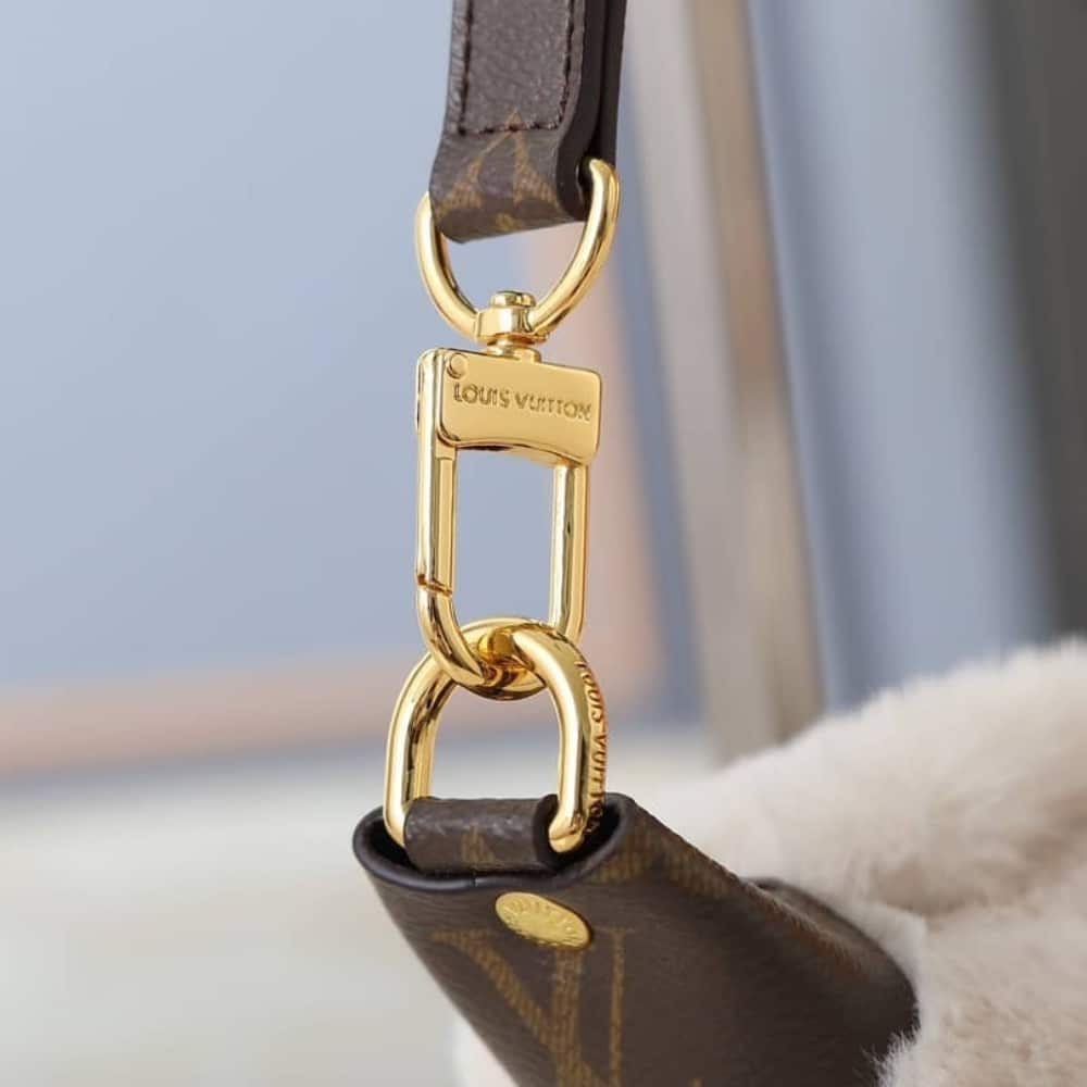 Louis Vuitton Pochette Mia Creme 22Cm M26245