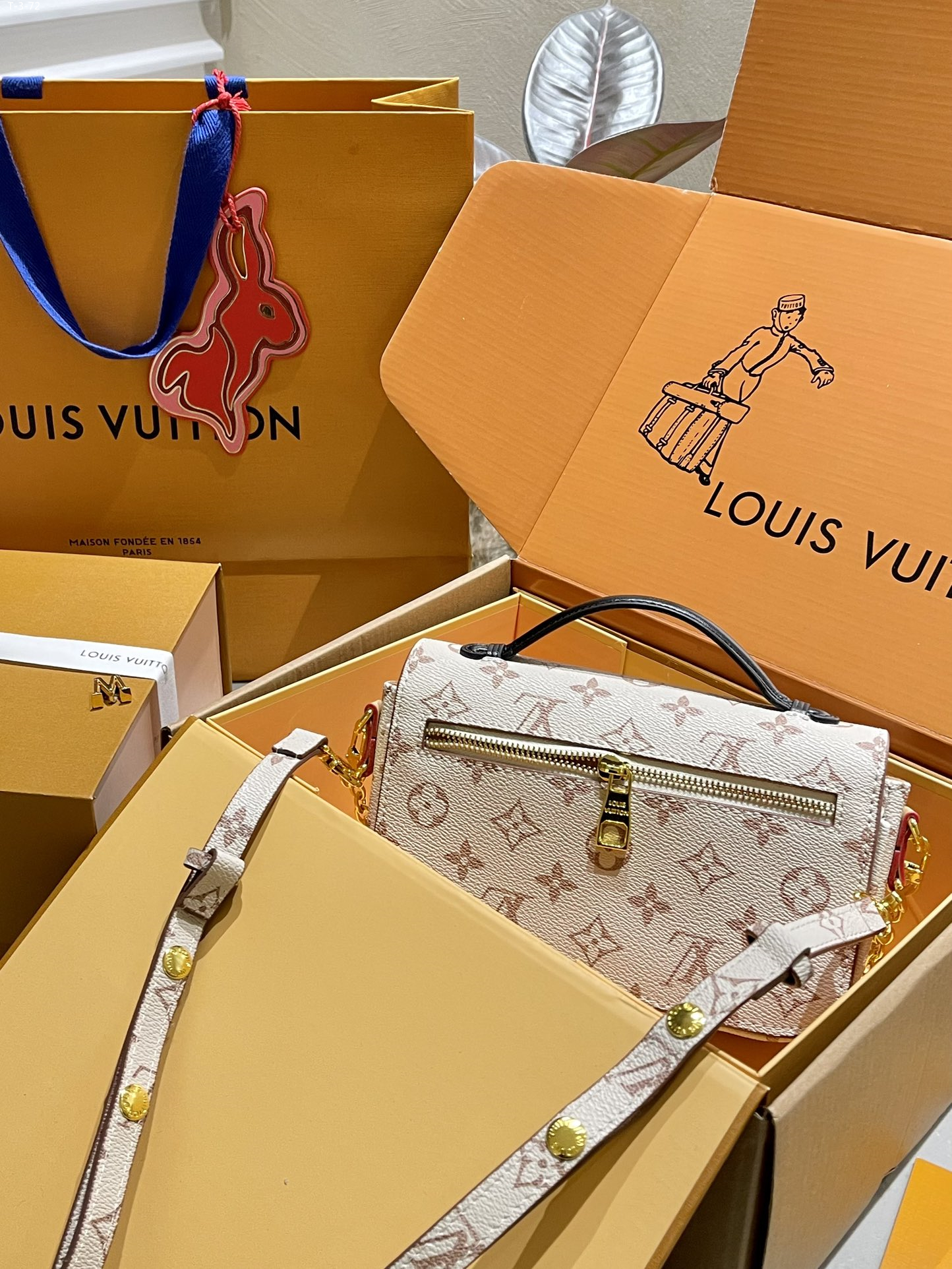 Louis Vuitton Pochette M Tis East West Monogram Canvas 21Cm M46914