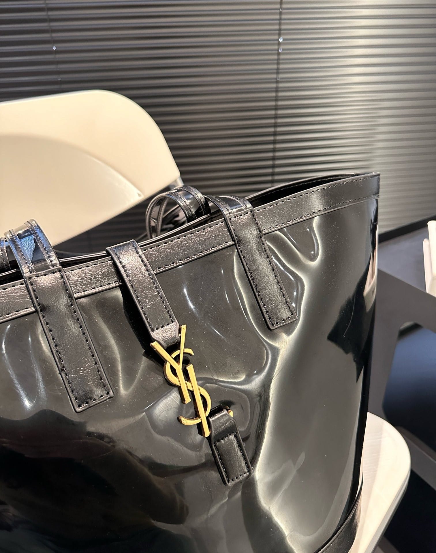 Saint Laurent Panier Medium In Vinyl And Shiny Leather Black 28Cm