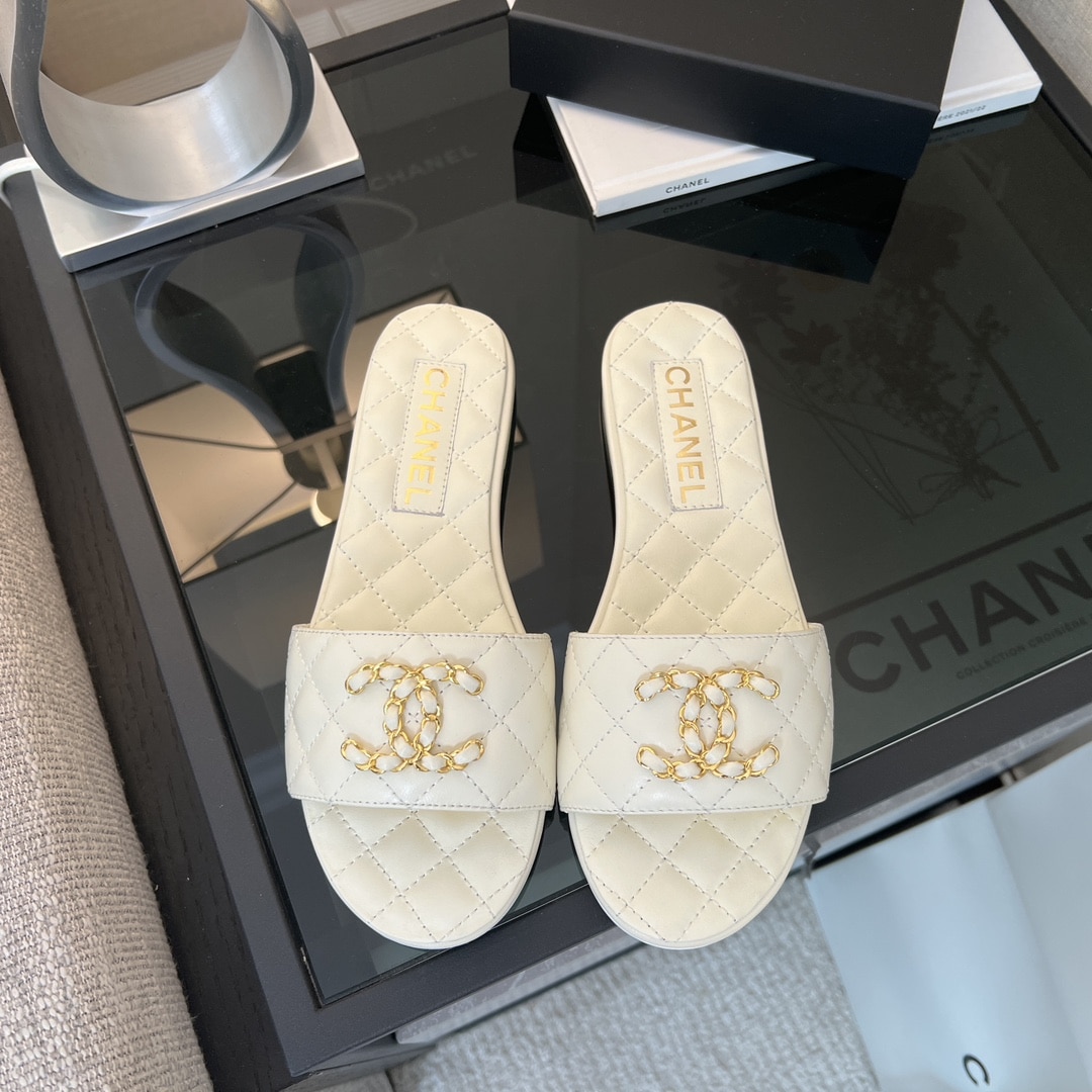 Chanel 23P Chain CC Slide Mules Quilted Leather White