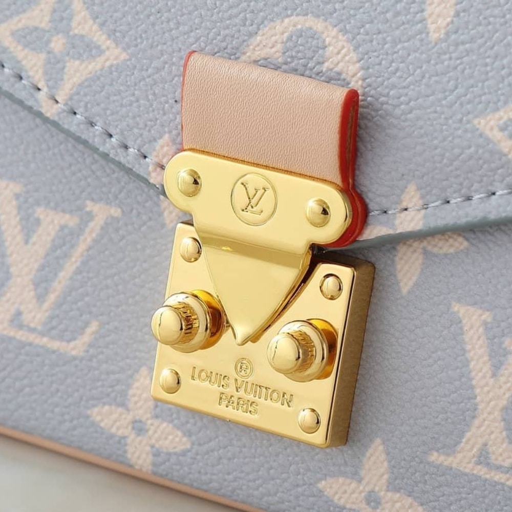 Louis Vuitton Pochette Métis East West Coated Canvas Trianon 21Cm M12429