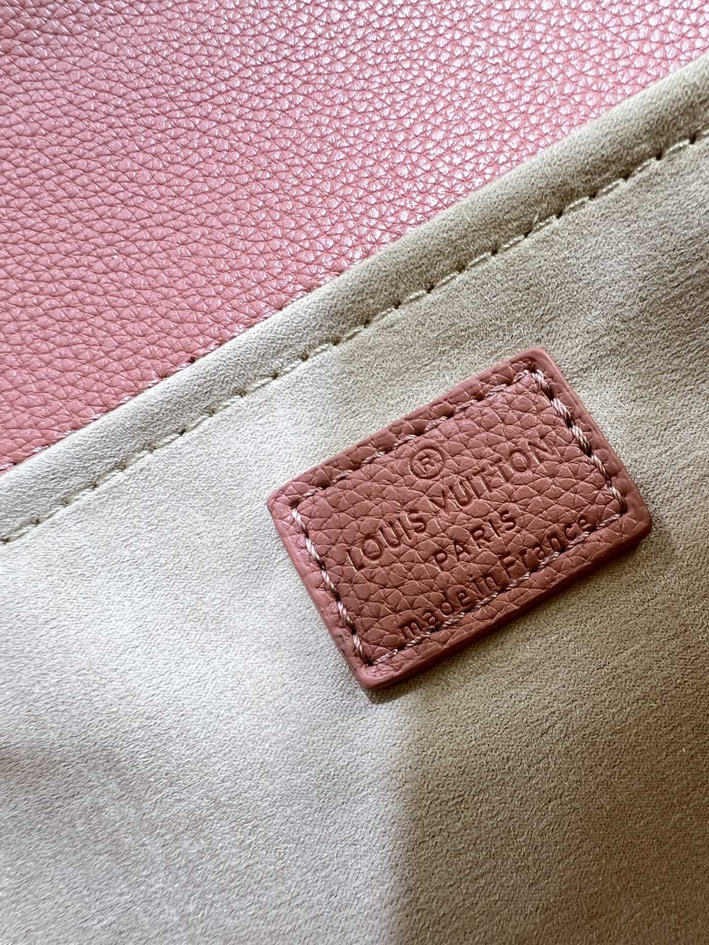 Louis Vuitton Pochette Metis Dark Pink 25Cm