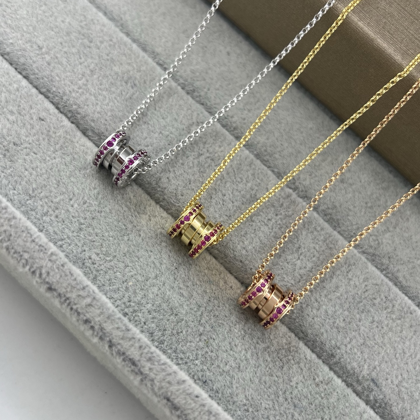 Small Side Diamond Spring Pendant Necklace