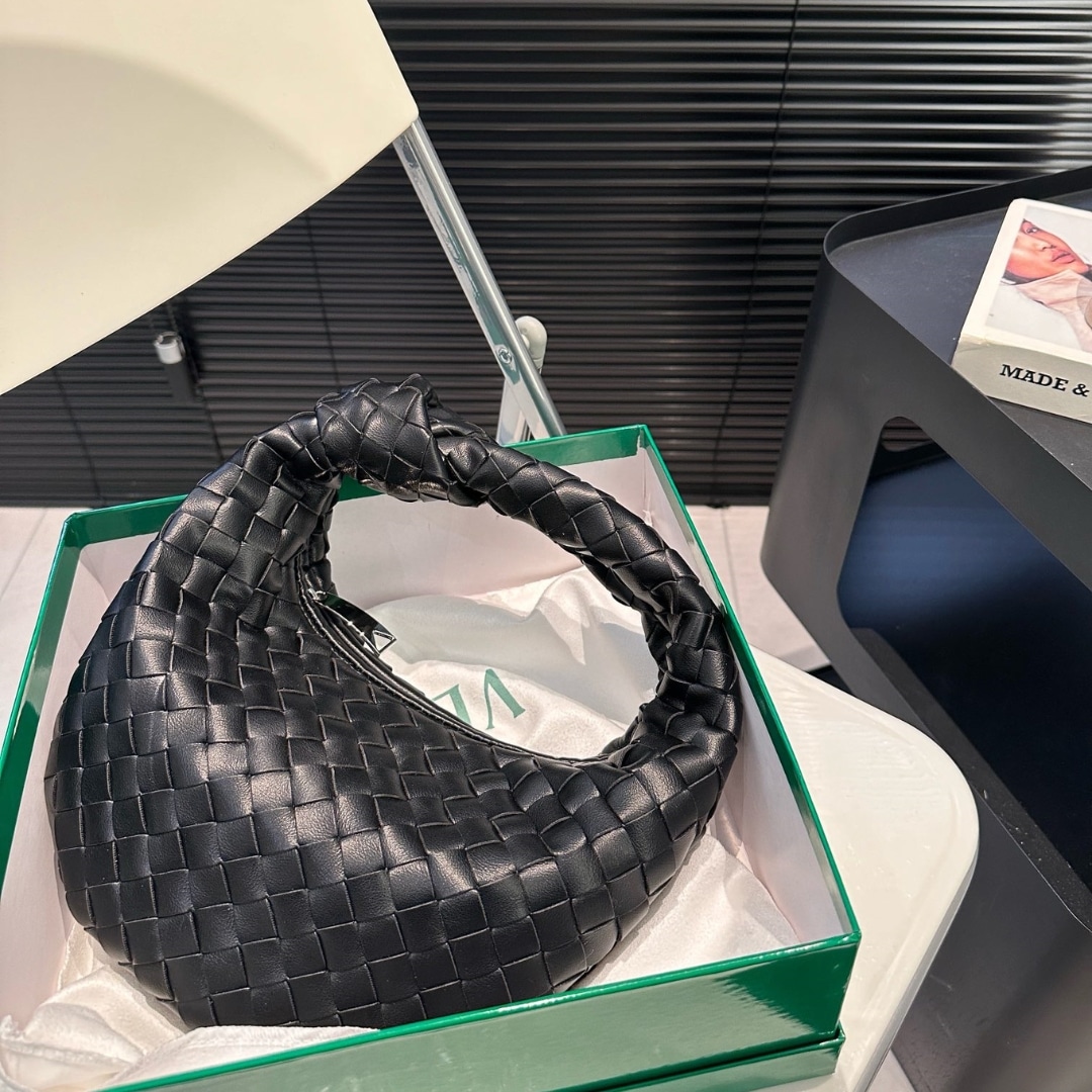 Bottega Veneta Jodie Leather Handle Bag Black 27Cm