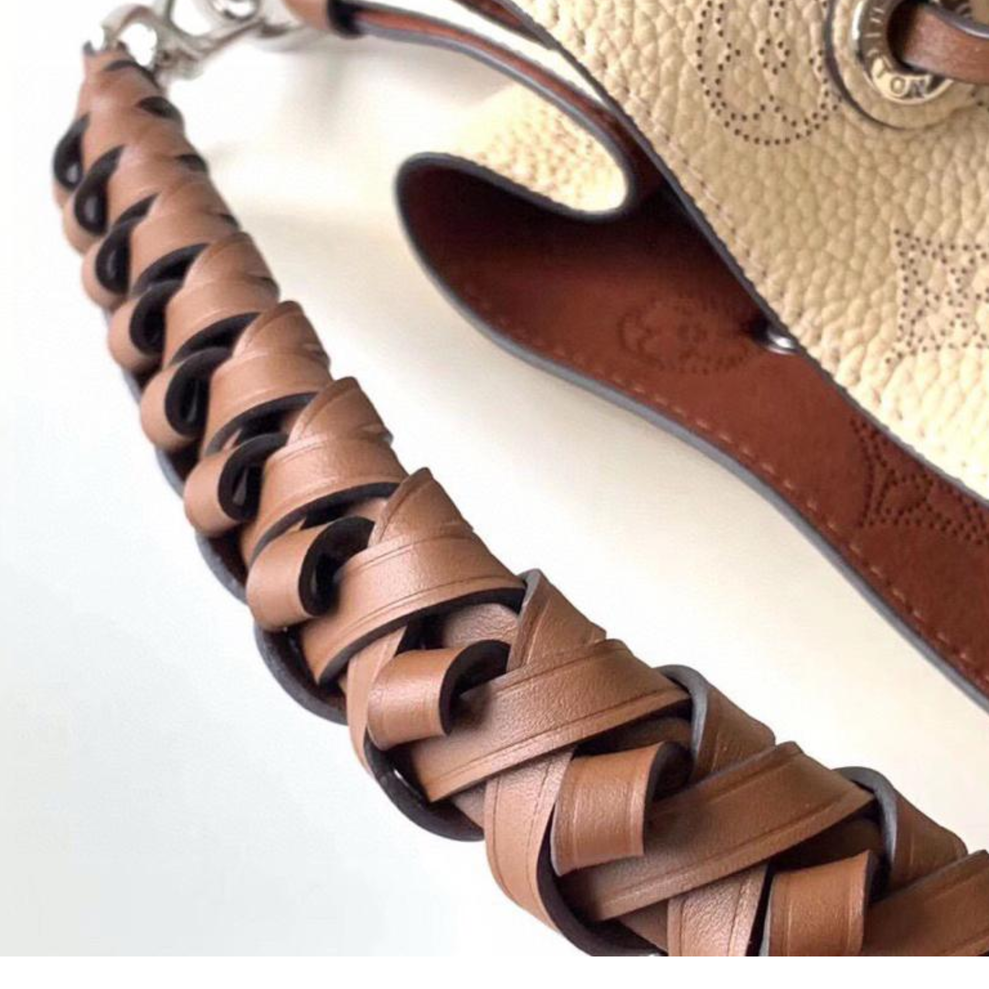 Louis Vuitton Muria 25Cm Cream