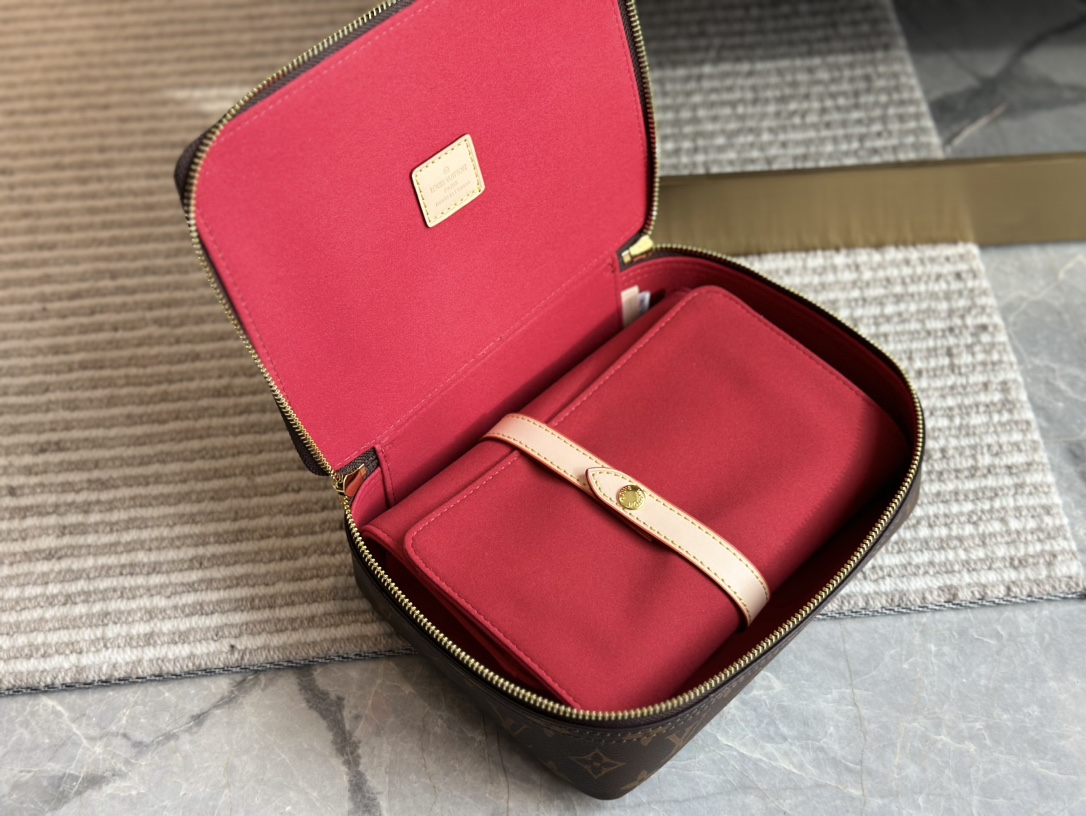 Louis Vuitton Nice Jewelry Case Brown 23Cm