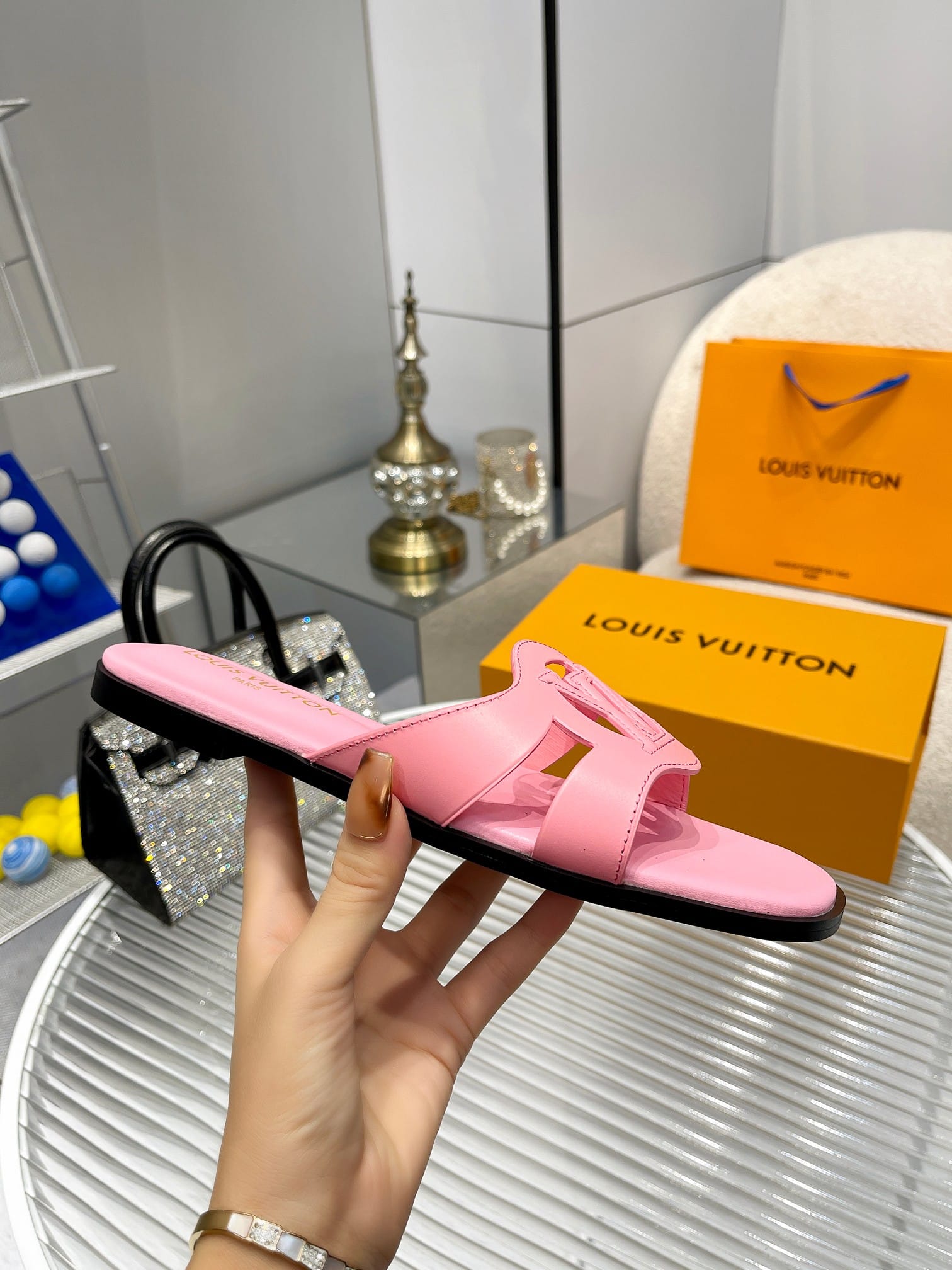 Louis Vuitton Lv Isola Flat Mule Pink 1Abp3Q