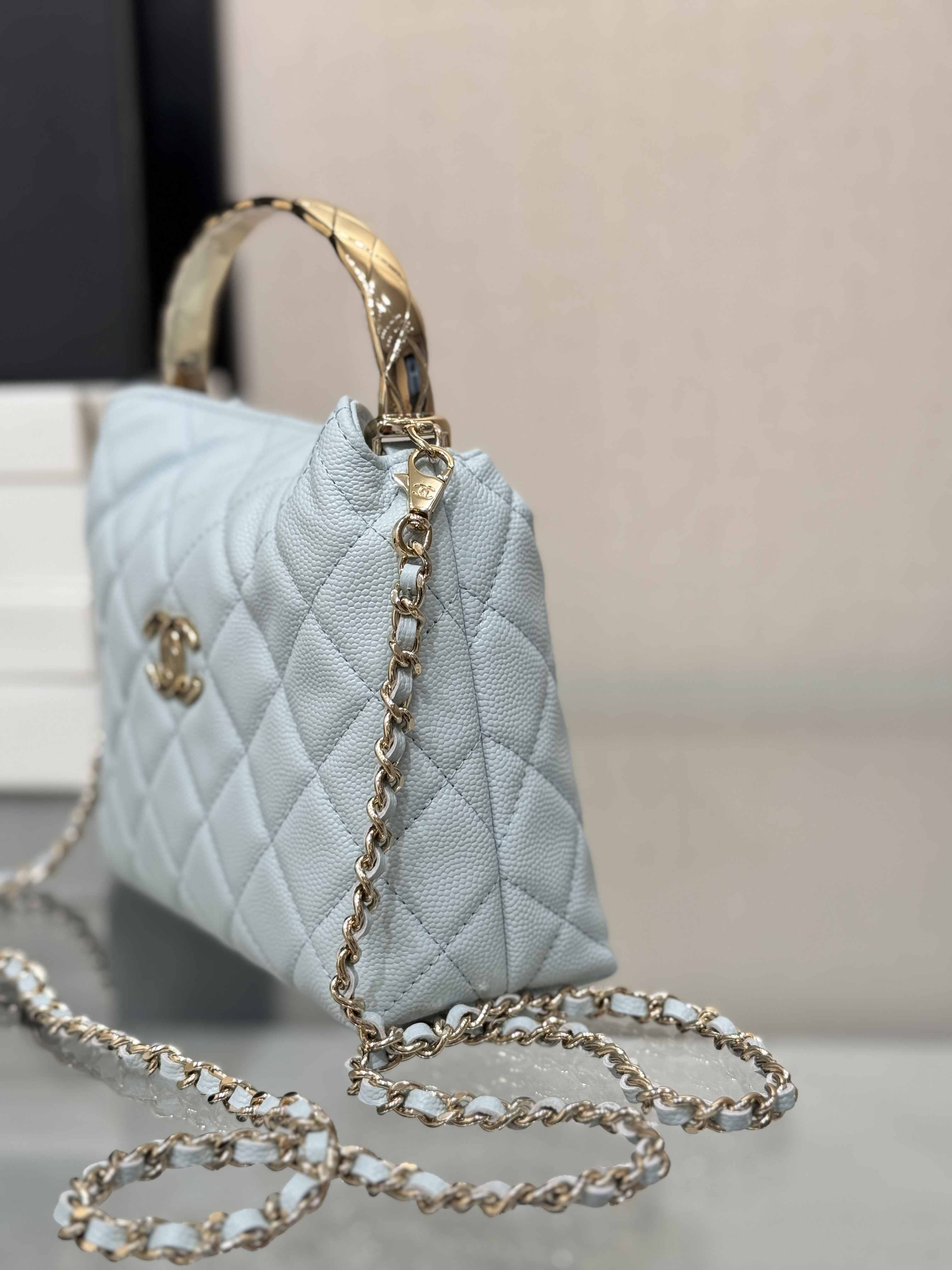 Metal Handle Bucket Bag（Light blue）