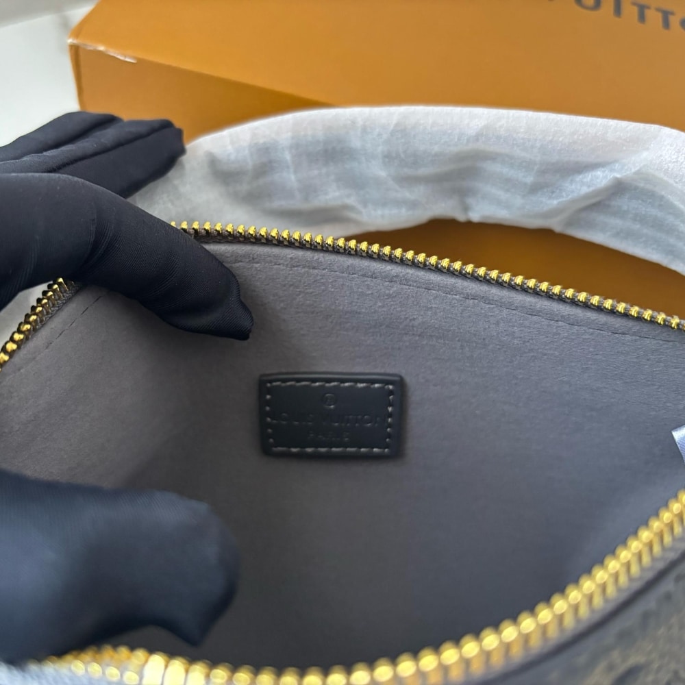 Louis Vuitton Pochette Sèvres Gun Metal 24Cm M12174