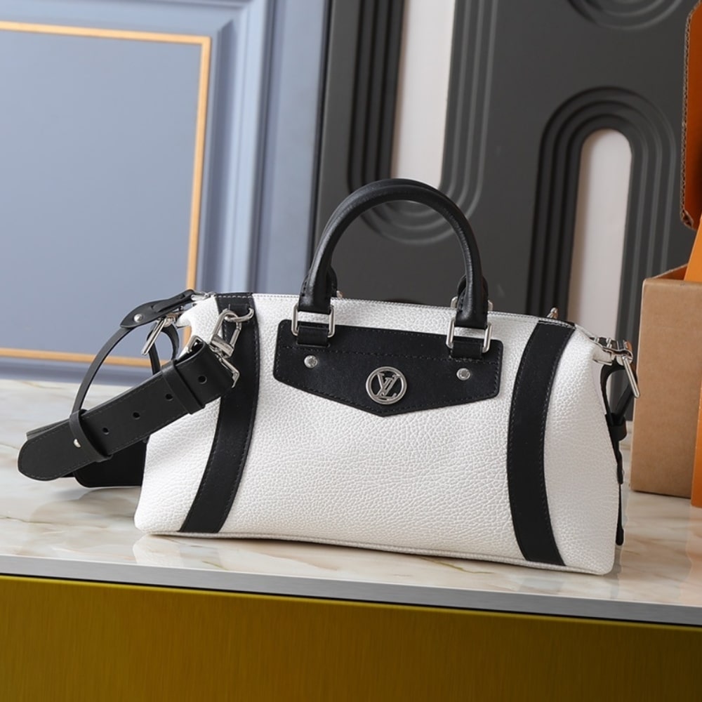 Louis Vuitton Lv Biker Pm White 30Cm M25561