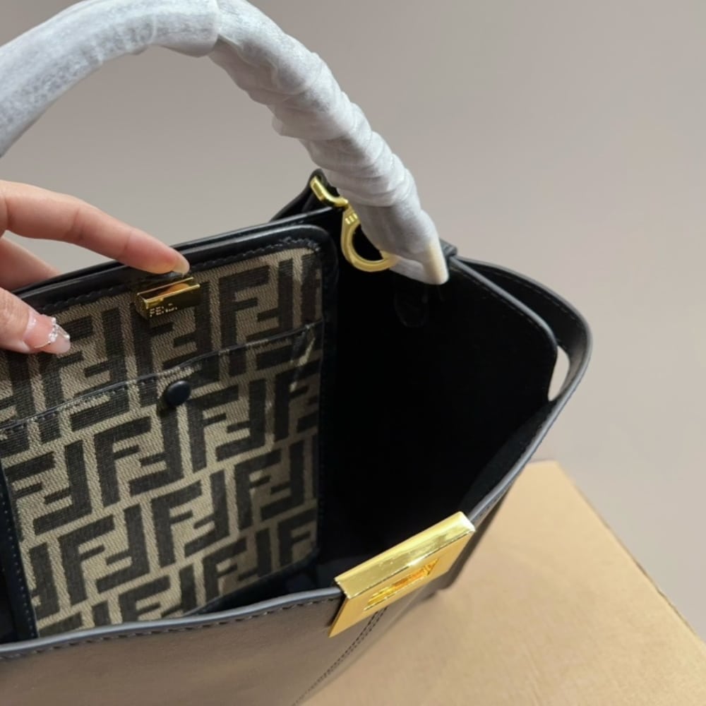 Fendi Peekaboo X Lite Medium Black 29Cm