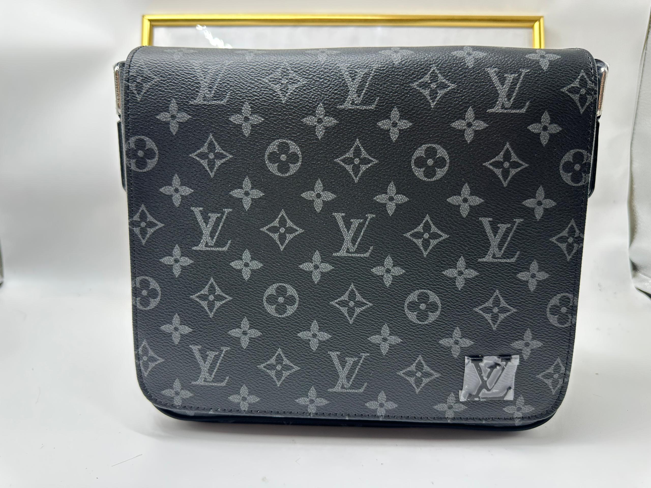Louis Vuitton District Pm Bag Monogram Black 26Cm M46255