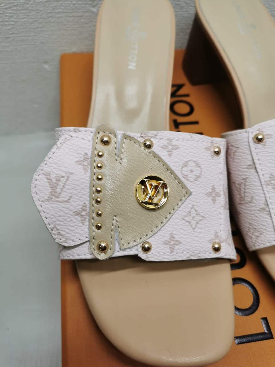 Louis Vuitton Lv Frame Mule Dune Beige 1Ahmrn