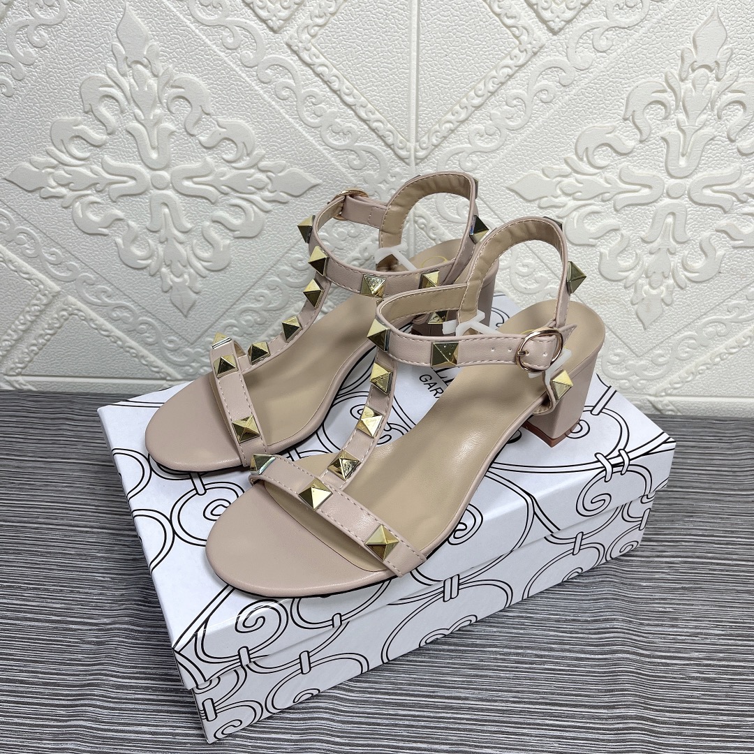 Valentino Garavani Rockstud Calfskin Leather Sandal Beige