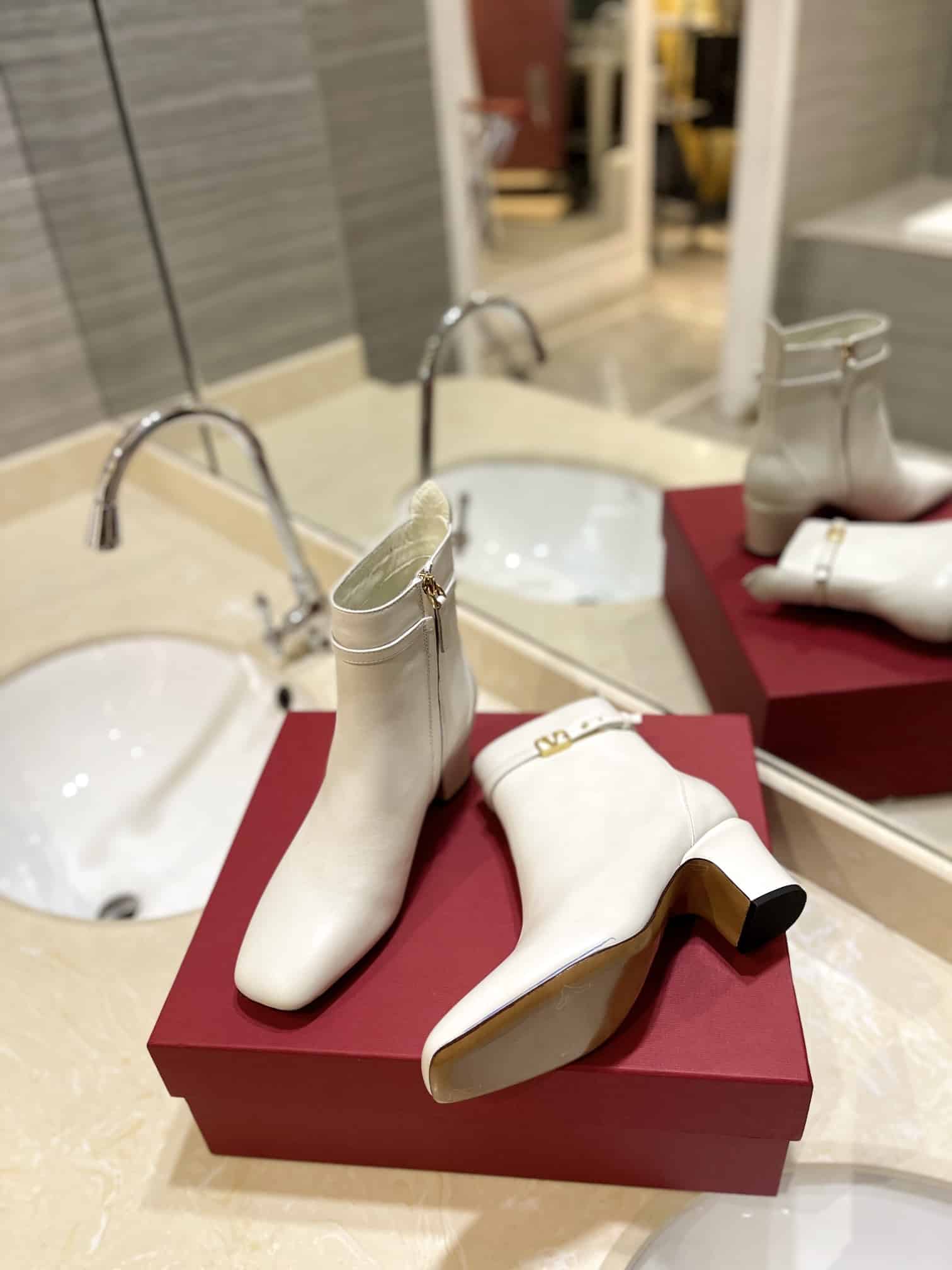 Valentino Garavani Tan Go Ankle Boot In Calfskin Leather White