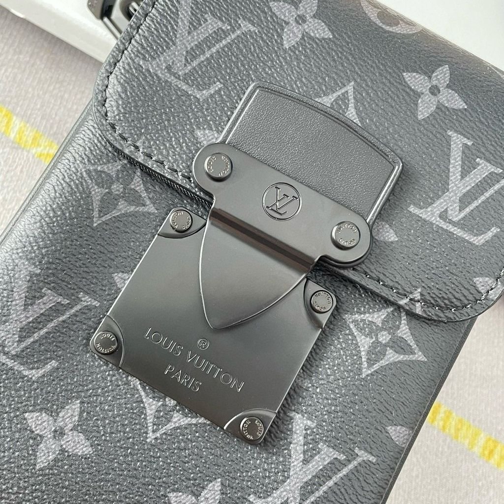 Louis Vuitton S-Lock Vertical Wearable Wallet Black 18Cm