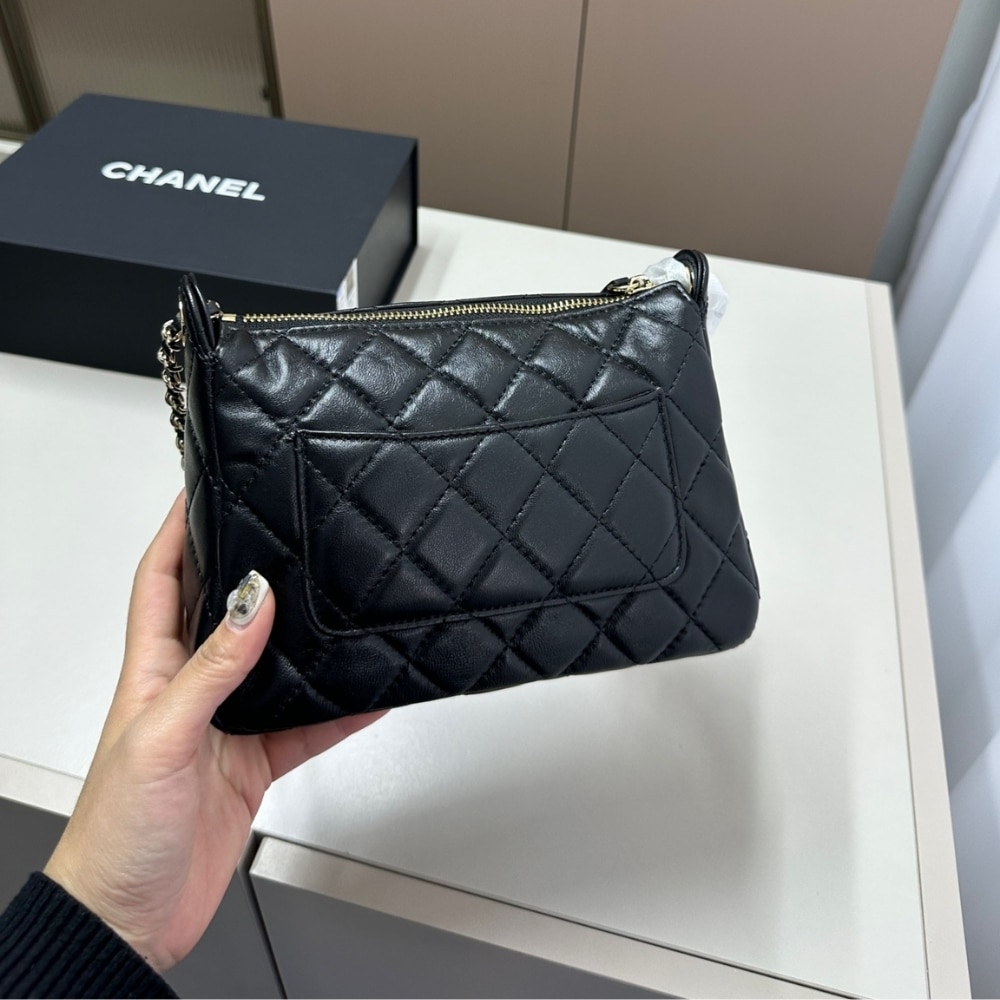 Chanel Shoulder Crossbody Bag With Chain Black 20cm