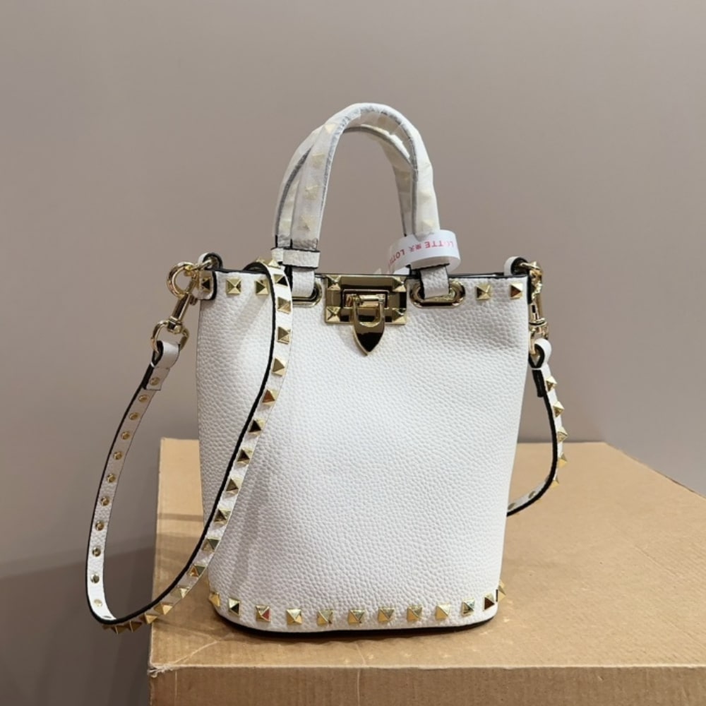 Valentino Rockstud Crossbody Pouch In Grainy Calfskin White 16Cm