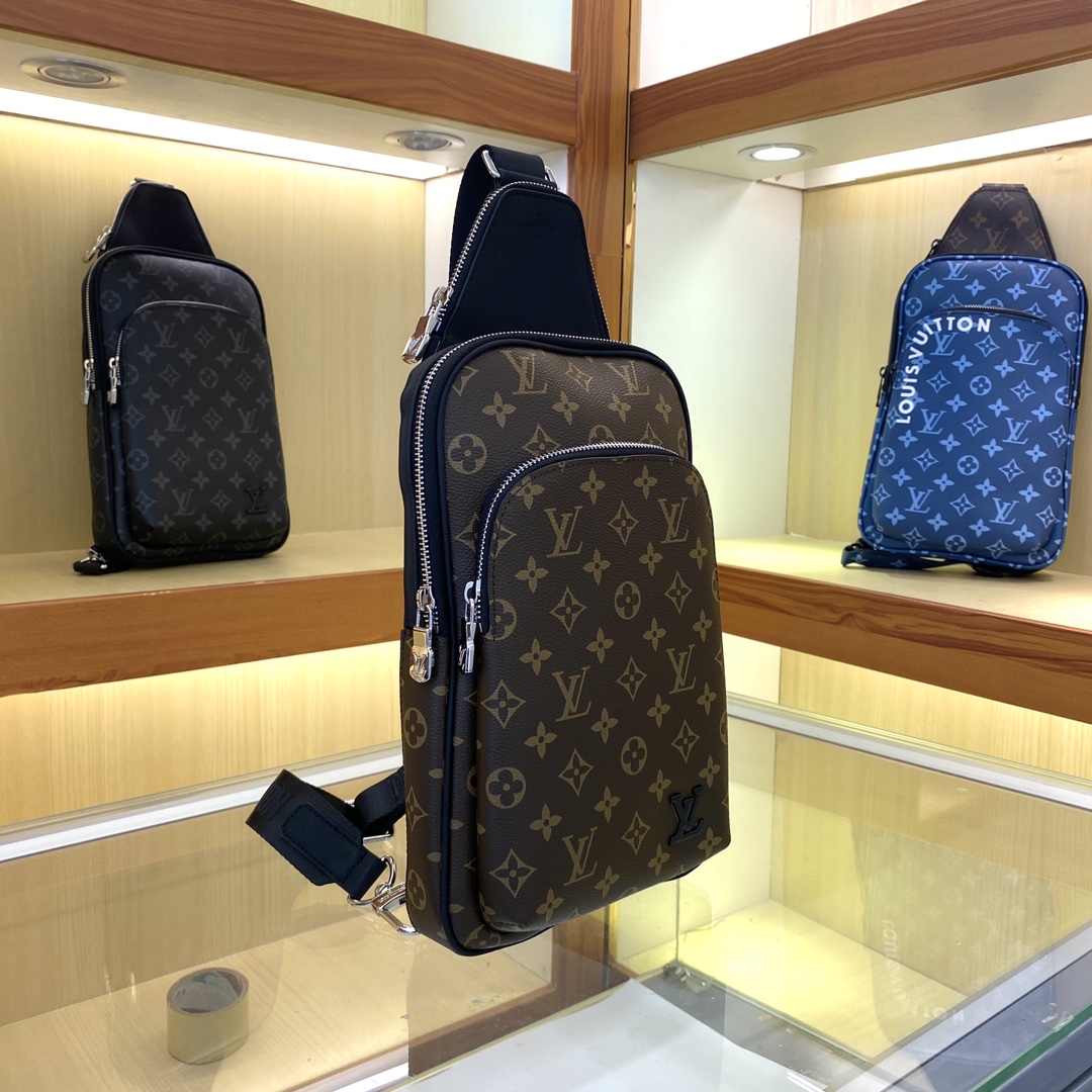 Louis Vuitton Avenue Nm Crossbody Bag Monogram 31Cm M46327