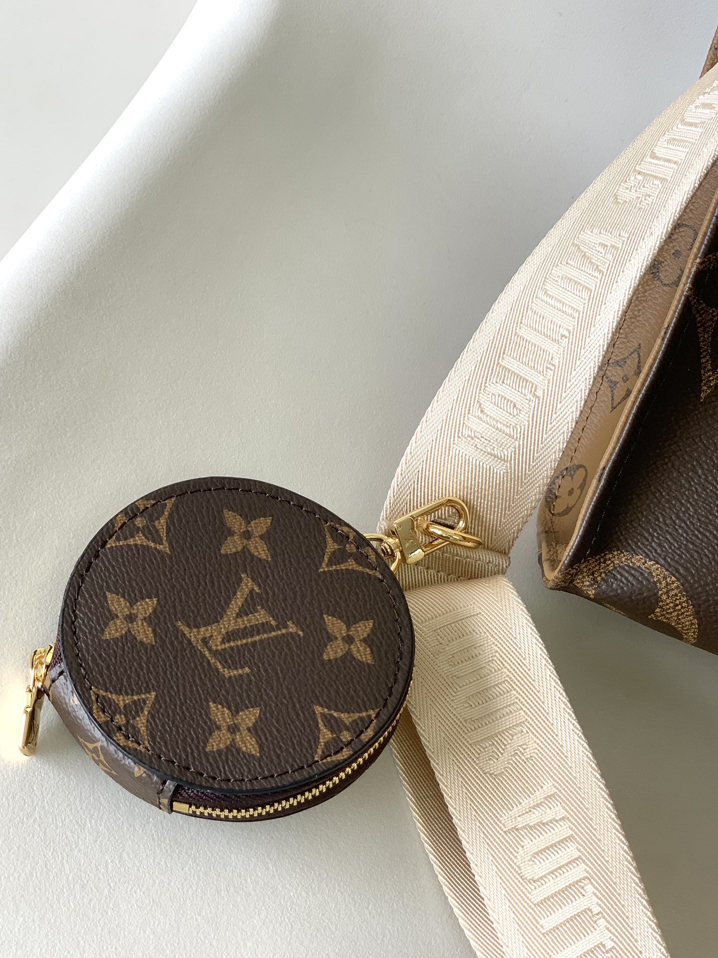 Louis Vuitton Onthego Pm Monogram Canvas – Women – Handbags Onthego Pm M46373 25cm/ 9.8in