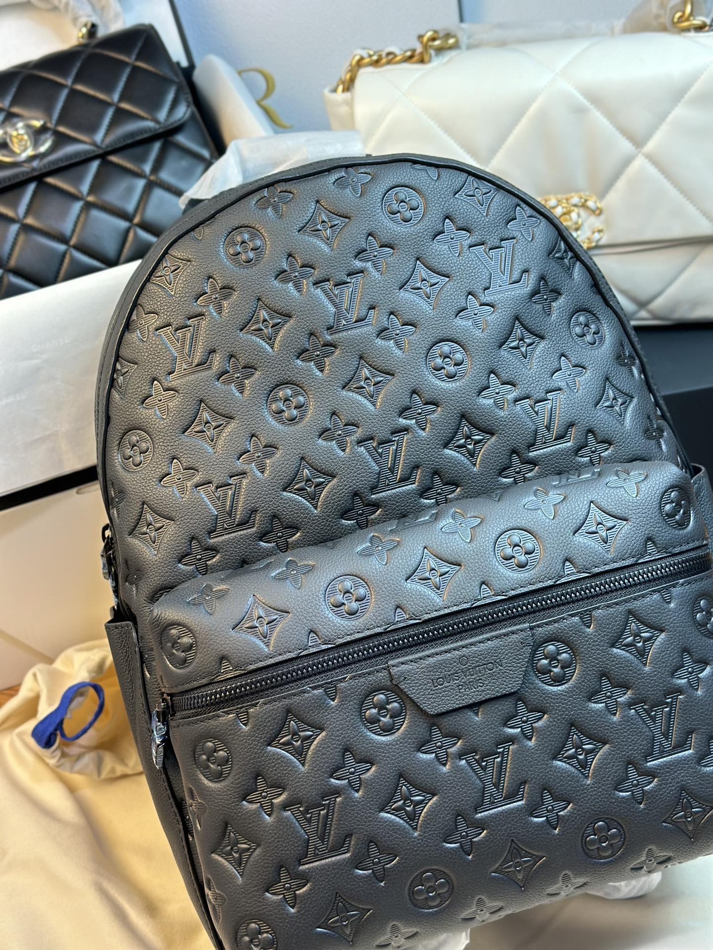 Louis V-Black