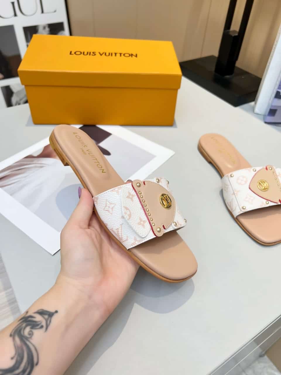 Louis Vuitton Lv Frame Flat Mule 1Acxii