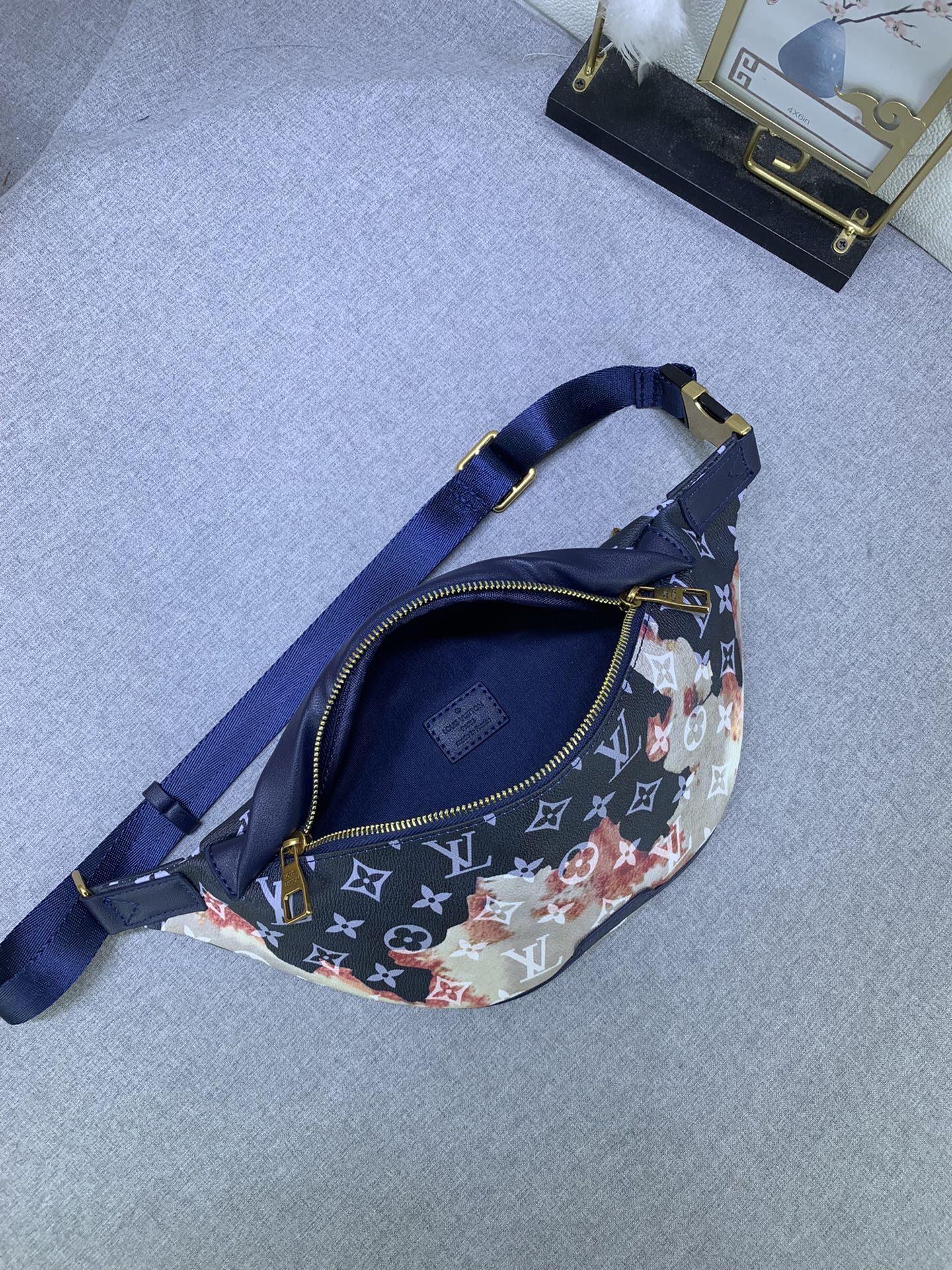 Louis Vuitton Discovery Bumbag Pm Ink Blue 44Cm M23905