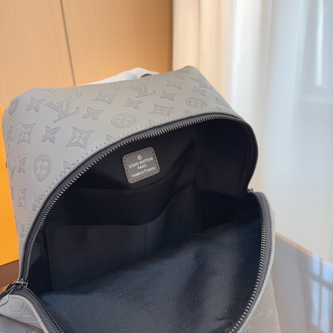 Louis Vuitton Discovery Backpack Anthracite Gray 28Cm M46557
