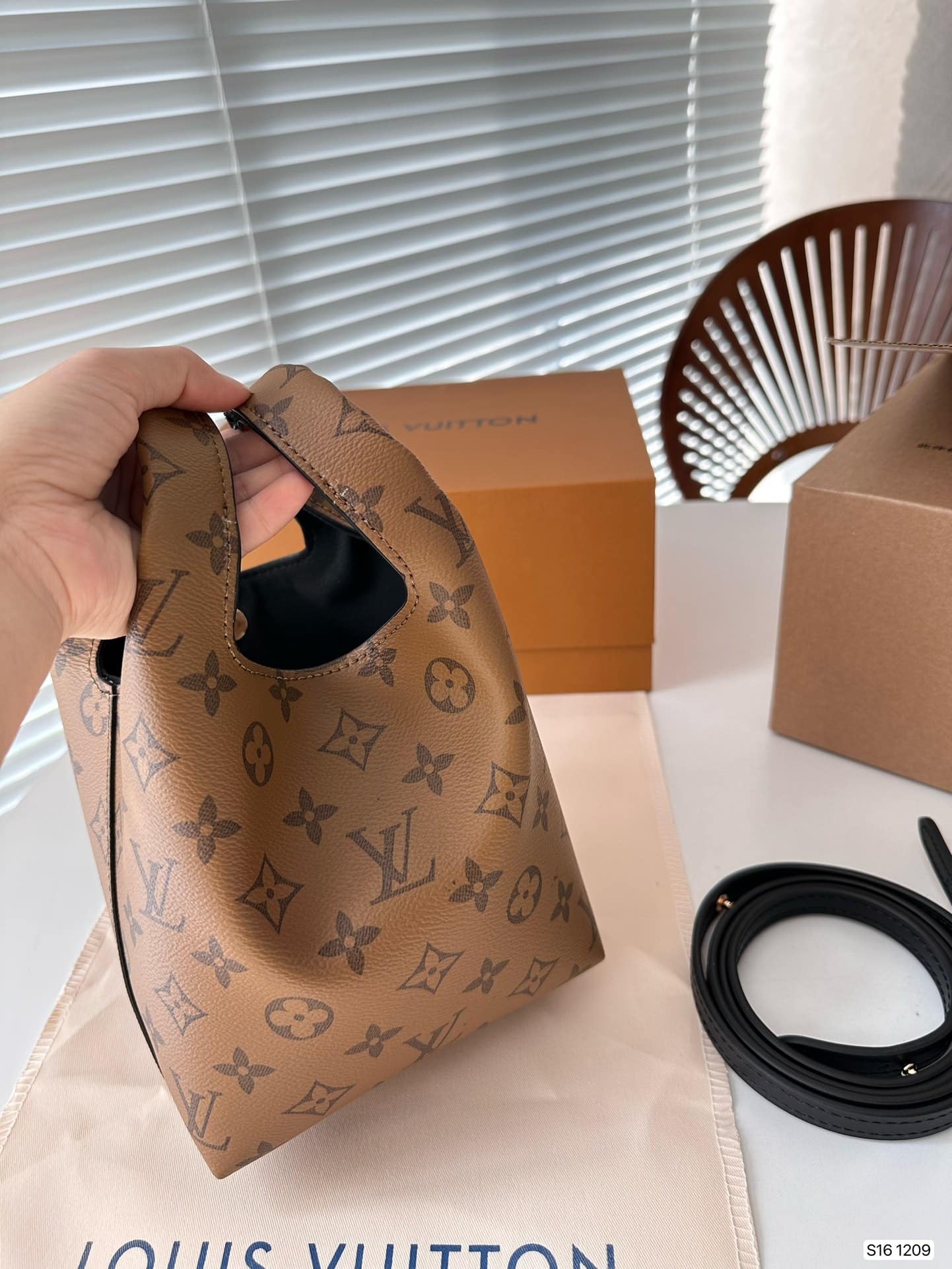 Louis Vuitton Atlantis Bucket Monogram Canvas 17Cm M46816