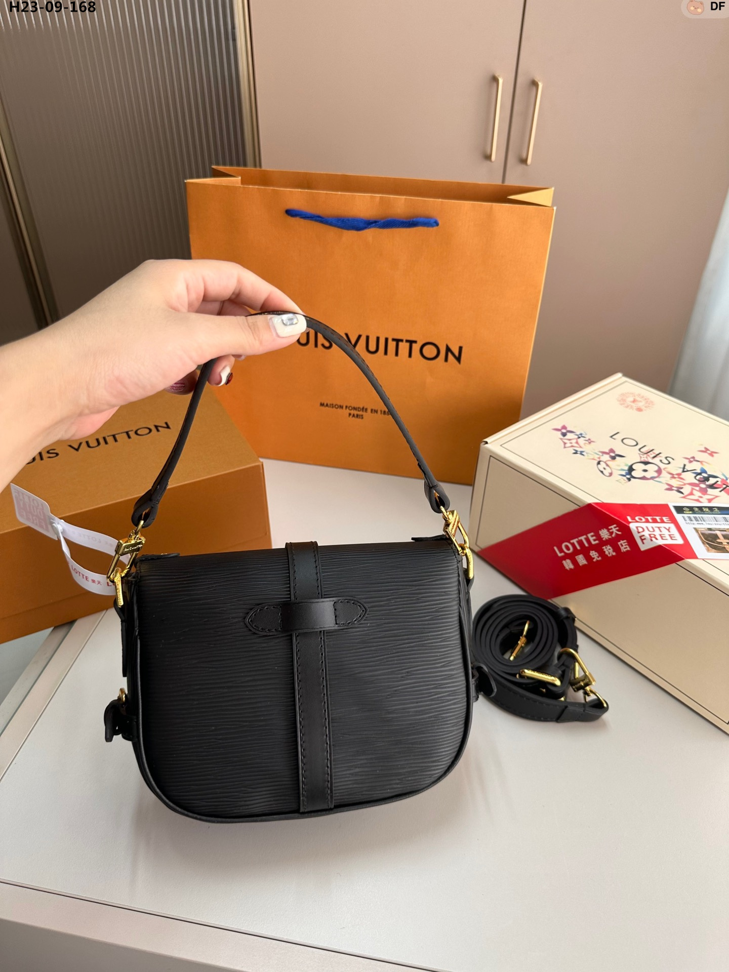 Louis Vuitton Saumur Bb Bag Black 20Cm M23469