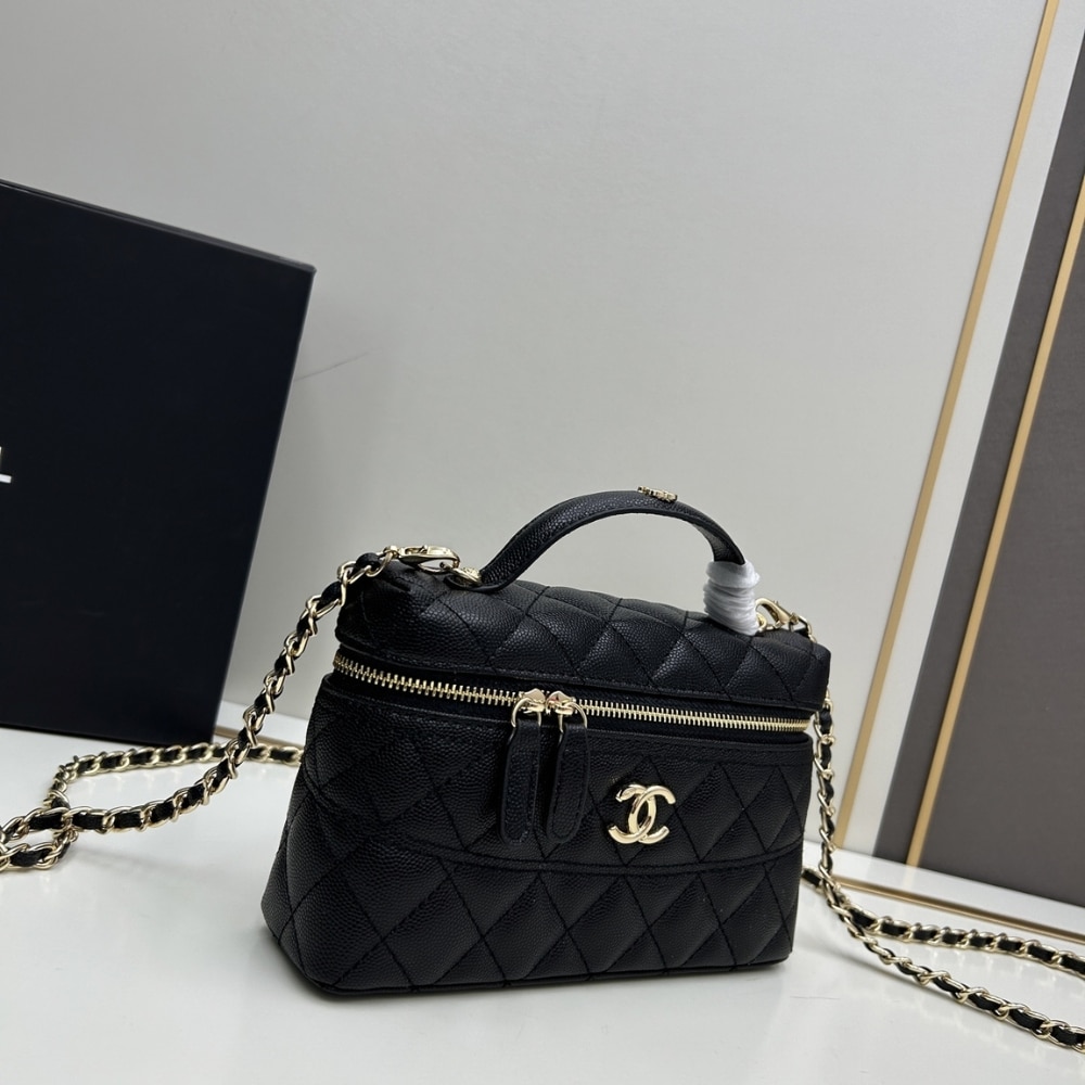 Chanel 25C Vanity With Chain Gold Hardware Black 19Cm