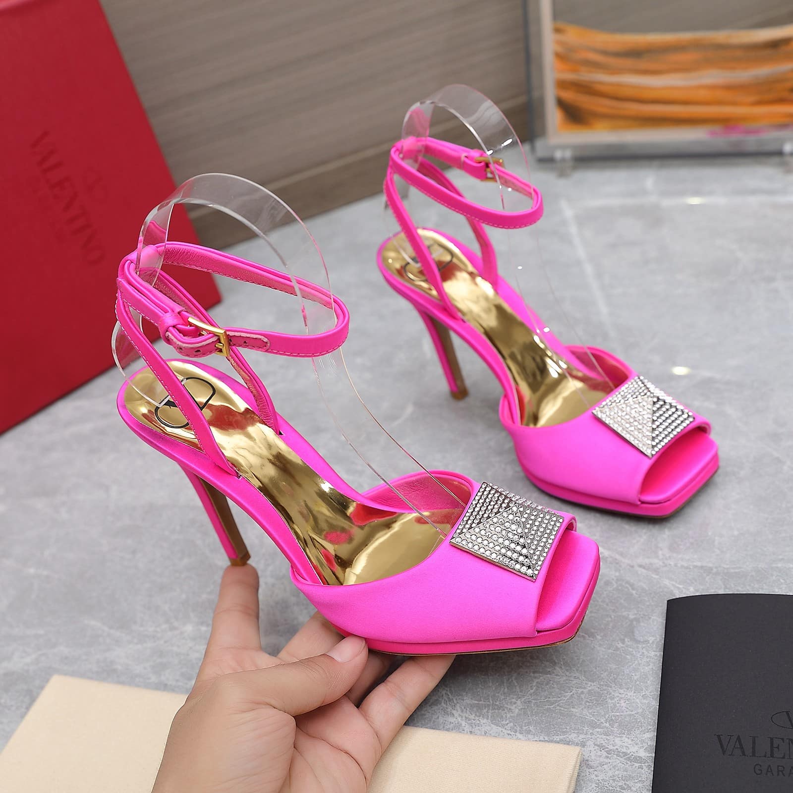 Valentino Garavani Roman Stud Block Pump Pink