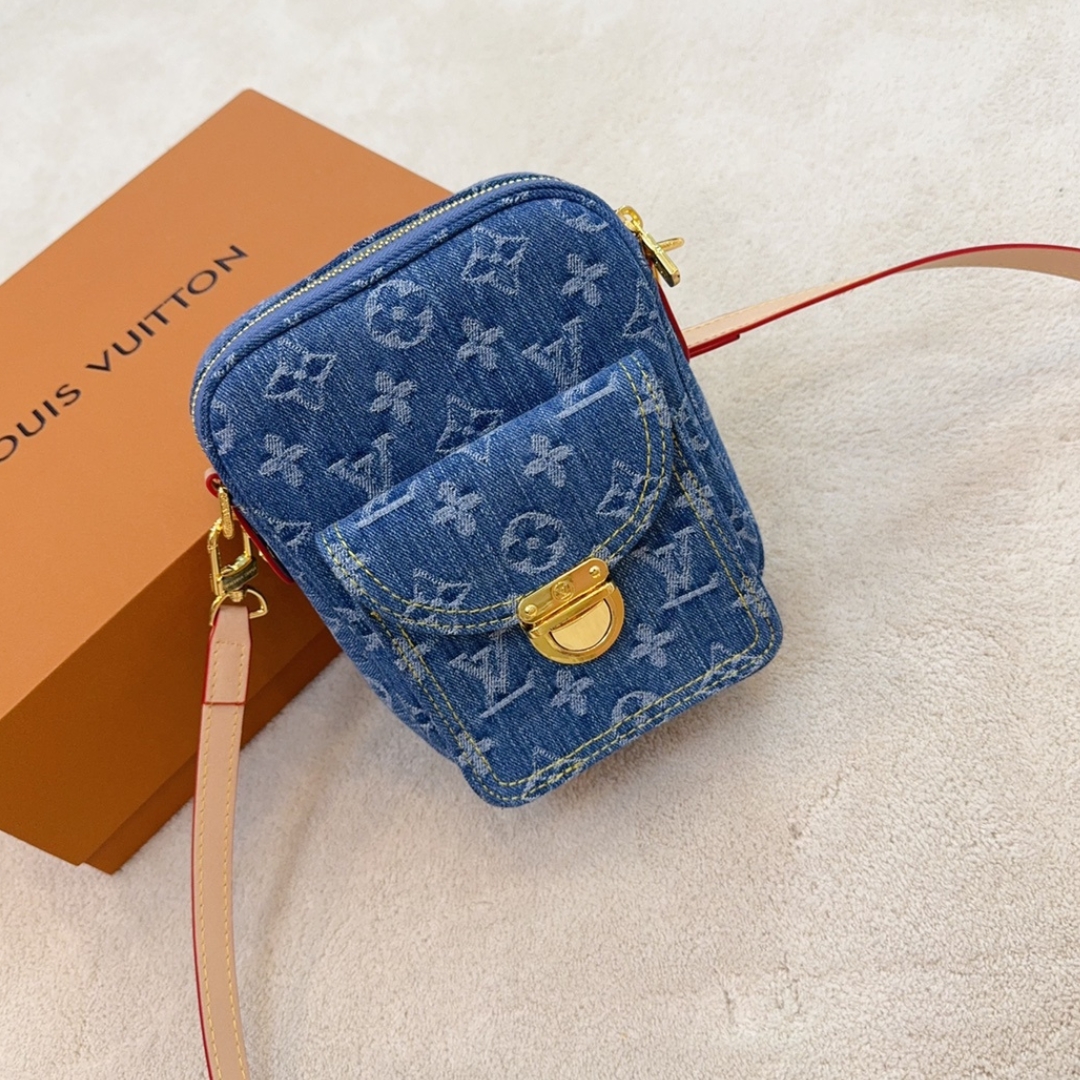 Louis Vuitton Fairfax Pochette Bag Denim Blue 17Cm M82948